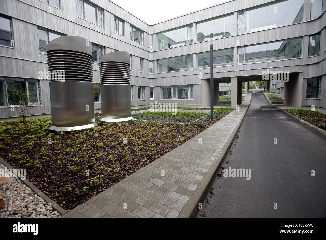 27.04.2015, Berlin, Berlin, Germany - Freie UniversitŠt (FU) Berlin presents the new building for small pockets and the campus library. 0PA150427D795CAROEX.JPG - NOT for SALE in G E R M A N Y, A U S T R I A, S W I T Z E R L A N D [MODEL RELEASE: NOT APPLICABLE, PROPERTY RELEASE: NO (c) caro photo agency / Ponizak, http://www.caro-images.pl, info@carofoto.pl - In case of using the picture for non-journalistic purposes, please contact the agency - the picture is subject to royalty!] Stock Photo