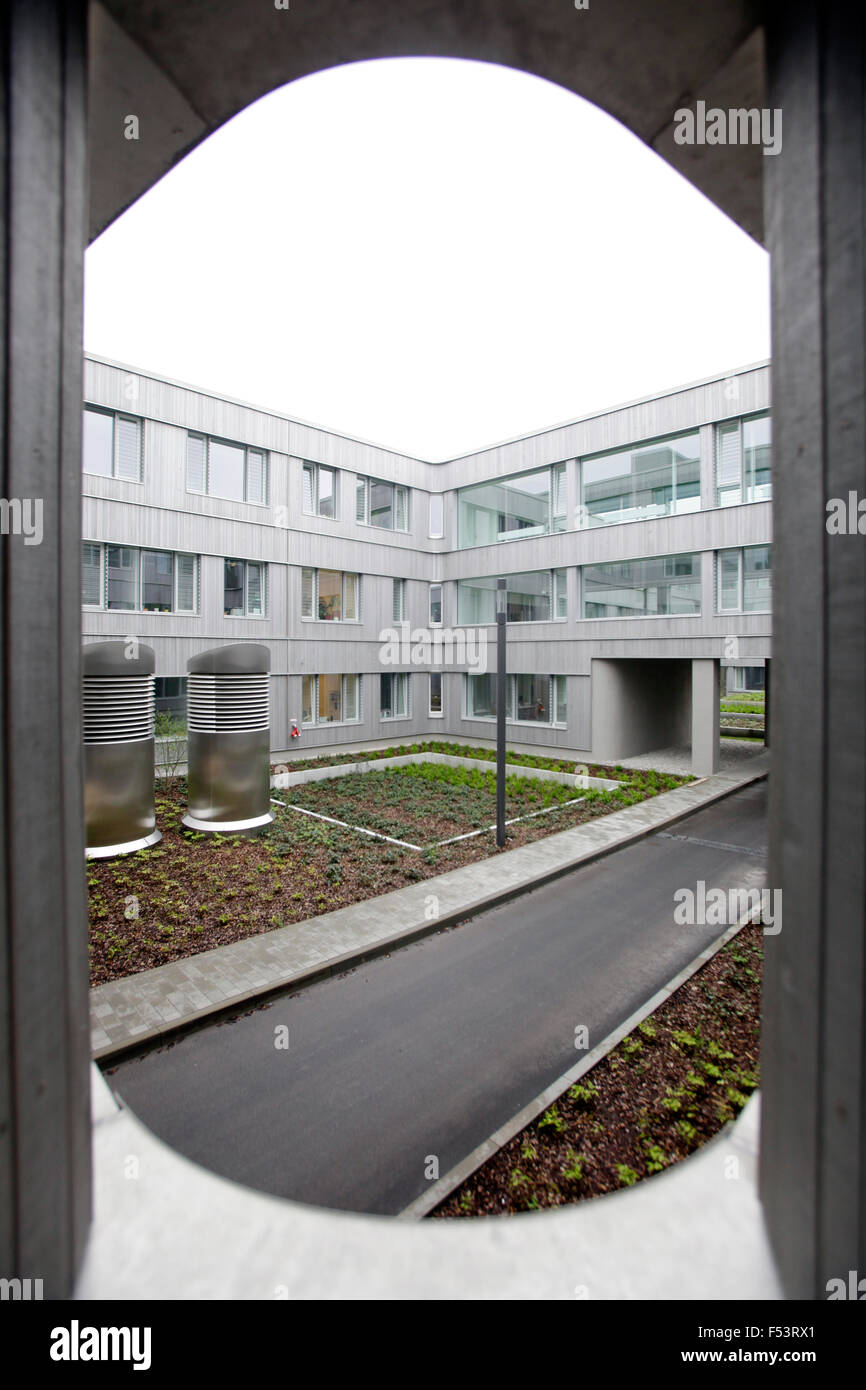 27.04.2015, Berlin, Berlin, Germany - Freie UniversitŠt (FU) Berlin presents the new building for small pockets and the campus library. 0PA150427D812CAROEX.JPG - NOT for SALE in G E R M A N Y, A U S T R I A, S W I T Z E R L A N D [MODEL RELEASE: NOT APPLICABLE, PROPERTY RELEASE: NO (c) caro photo agency / Ponizak, http://www.caro-images.pl, info@carofoto.pl - In case of using the picture for non-journalistic purposes, please contact the agency - the picture is subject to royalty!] Stock Photo