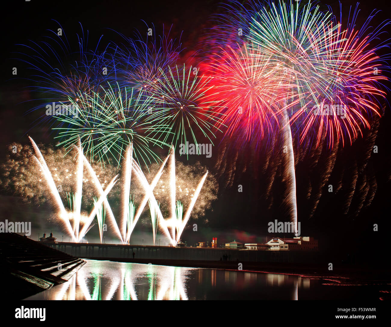Firework Fiesta. The spectacular and colorful (colourful) climax of the International Fireworks Competition. A joyous experience Stock Photo