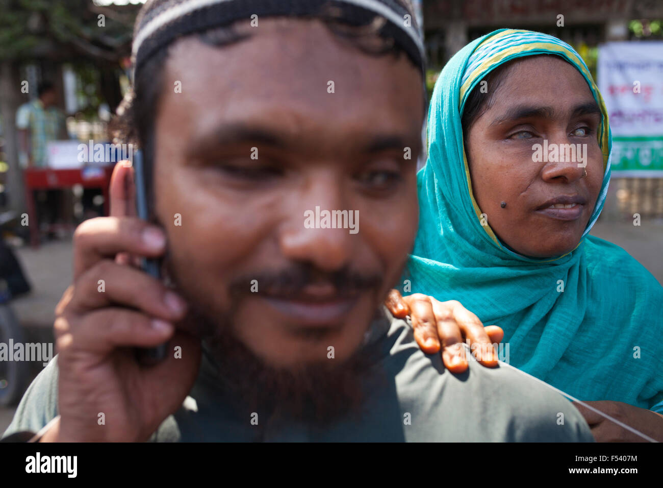 Blind people using phone hires stock photography and images Alamy