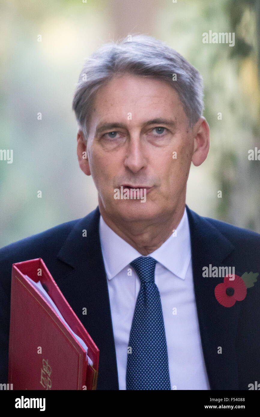 Downing Street, London, UK. October 27th 2015. Foreign Secretary Philip Hammond arives at 10 Downing Street. Credit:  Paul Davey/Alamy Live News Stock Photo