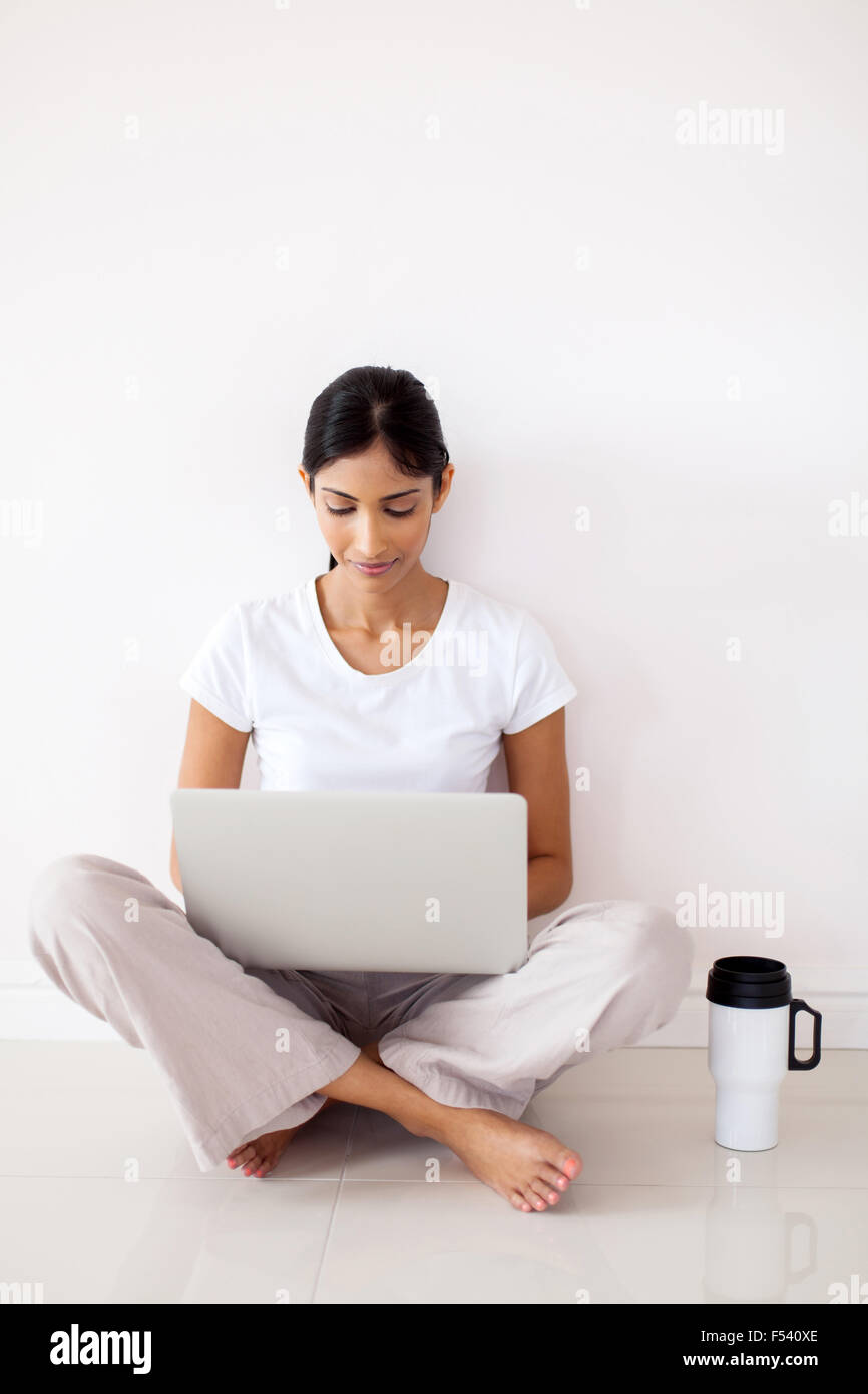 Indian girl computer hi-res stock photography and images - Alamy