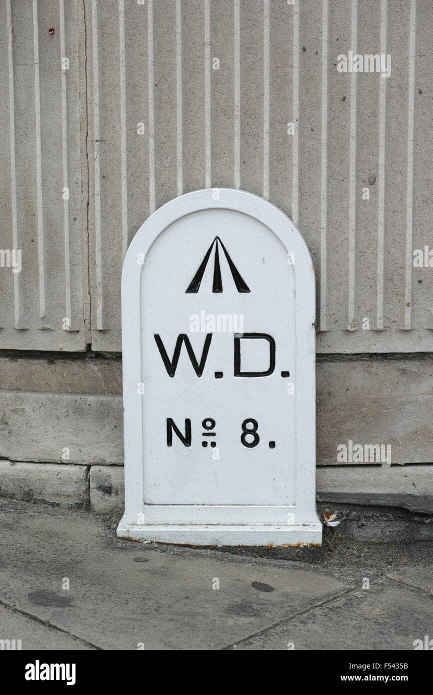 Painted iron post with rounded top inscribed 'W.D. No.8.', at base of wall of All Hallows churchyard in Tower Hill Stock Photo