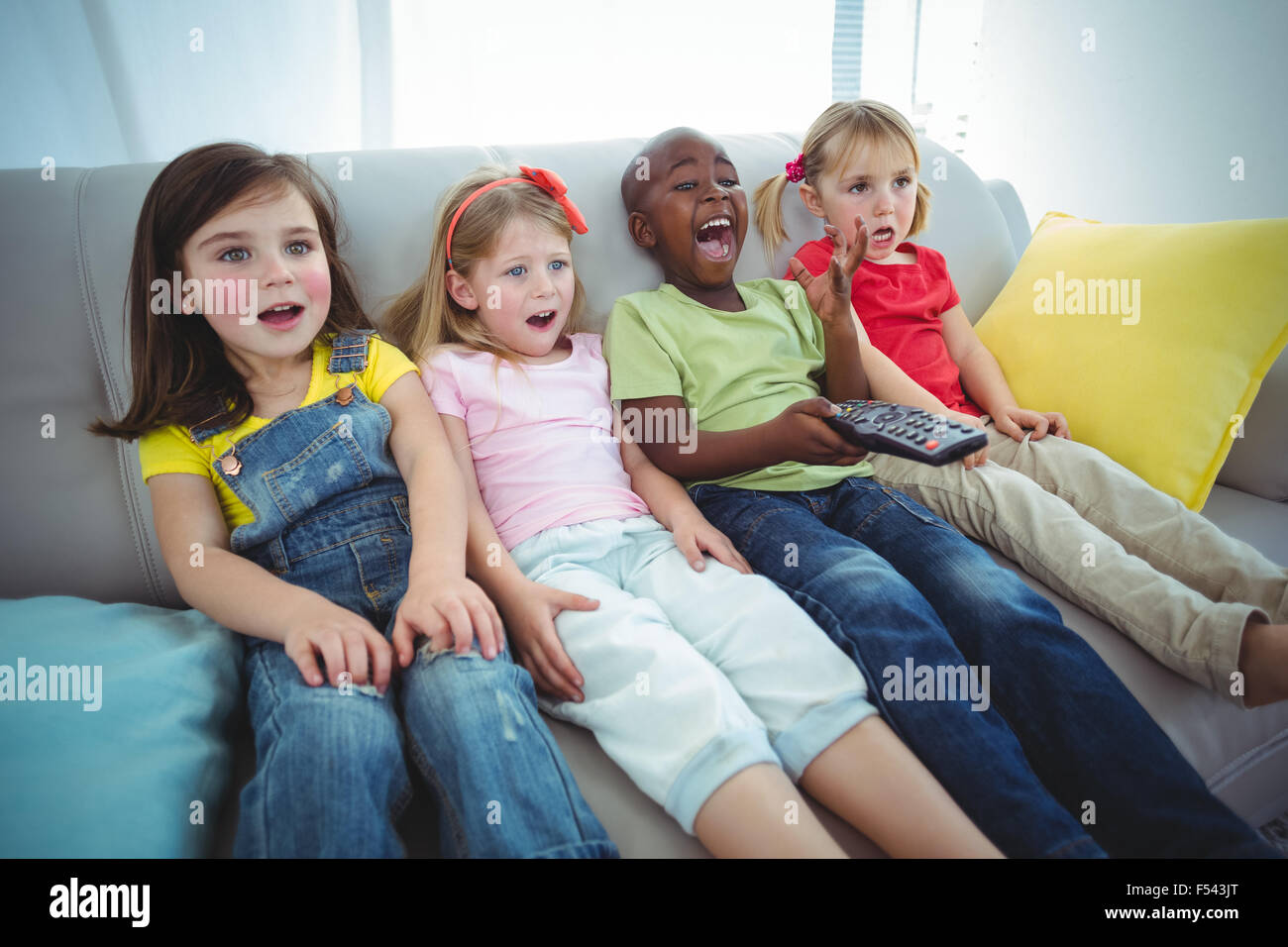 Happy kids laughing hi-res stock photography and images - Alamy