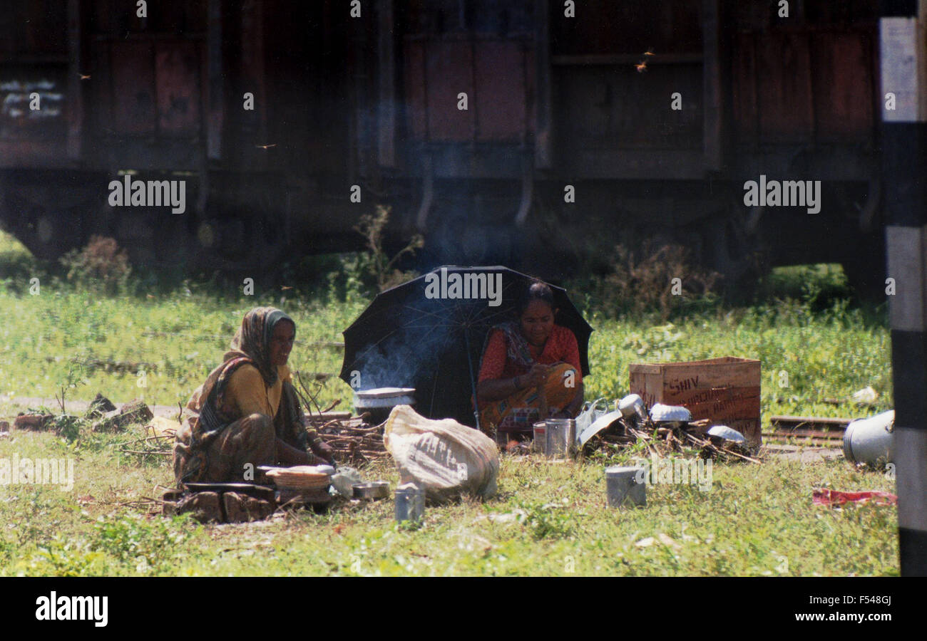 Family living in poverty beside railway line in India - 1992 Stock Photo