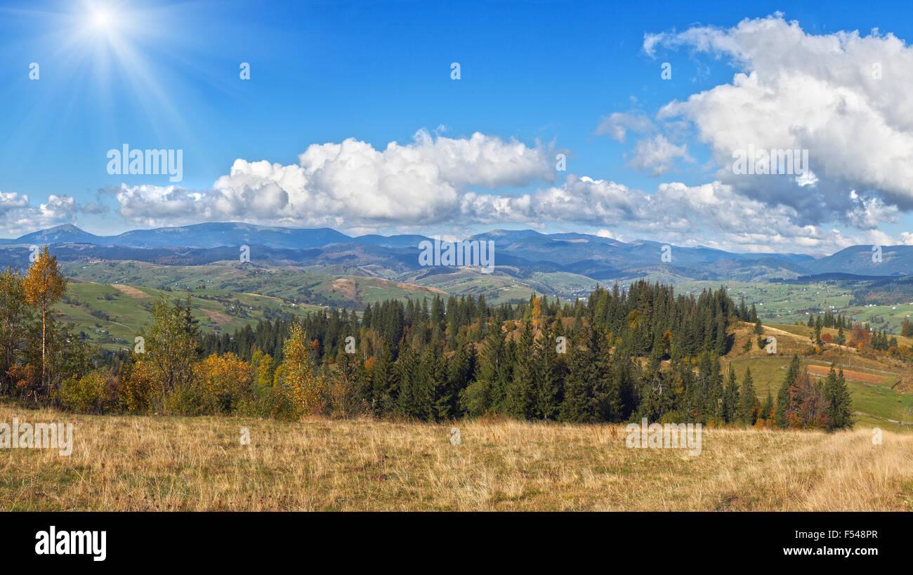 Beautiful autumn morning near Carpathian village outskirts (Carpathian ...
