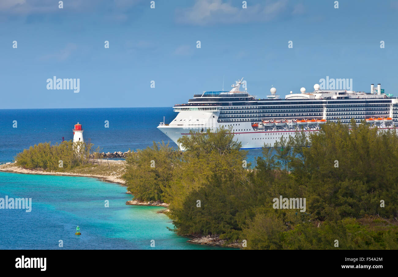 Luxury cruise ship enters the port of Nassau, Bahamas Stock Photo