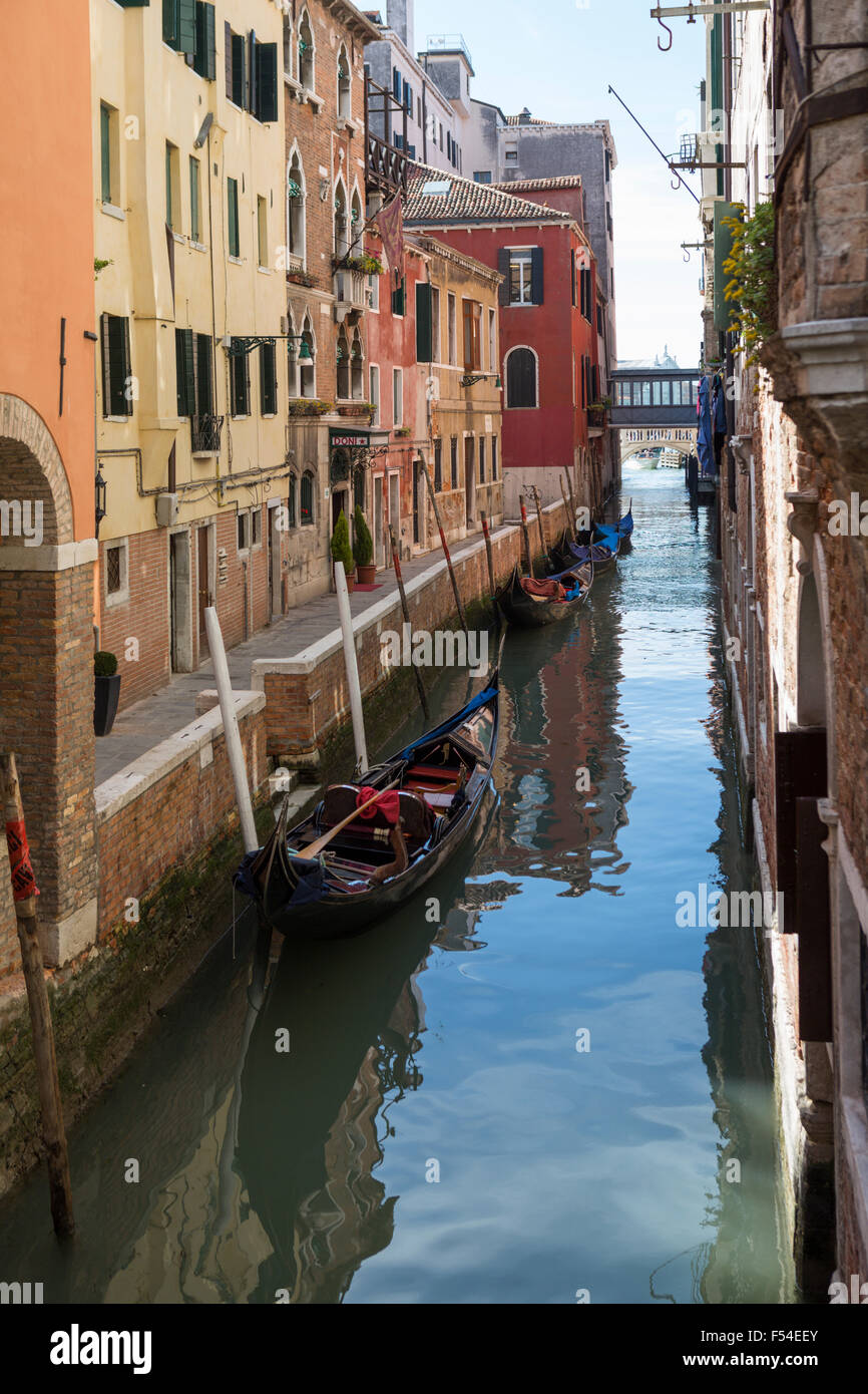 Scene from venice gondola hi-res stock photography and images - Alamy