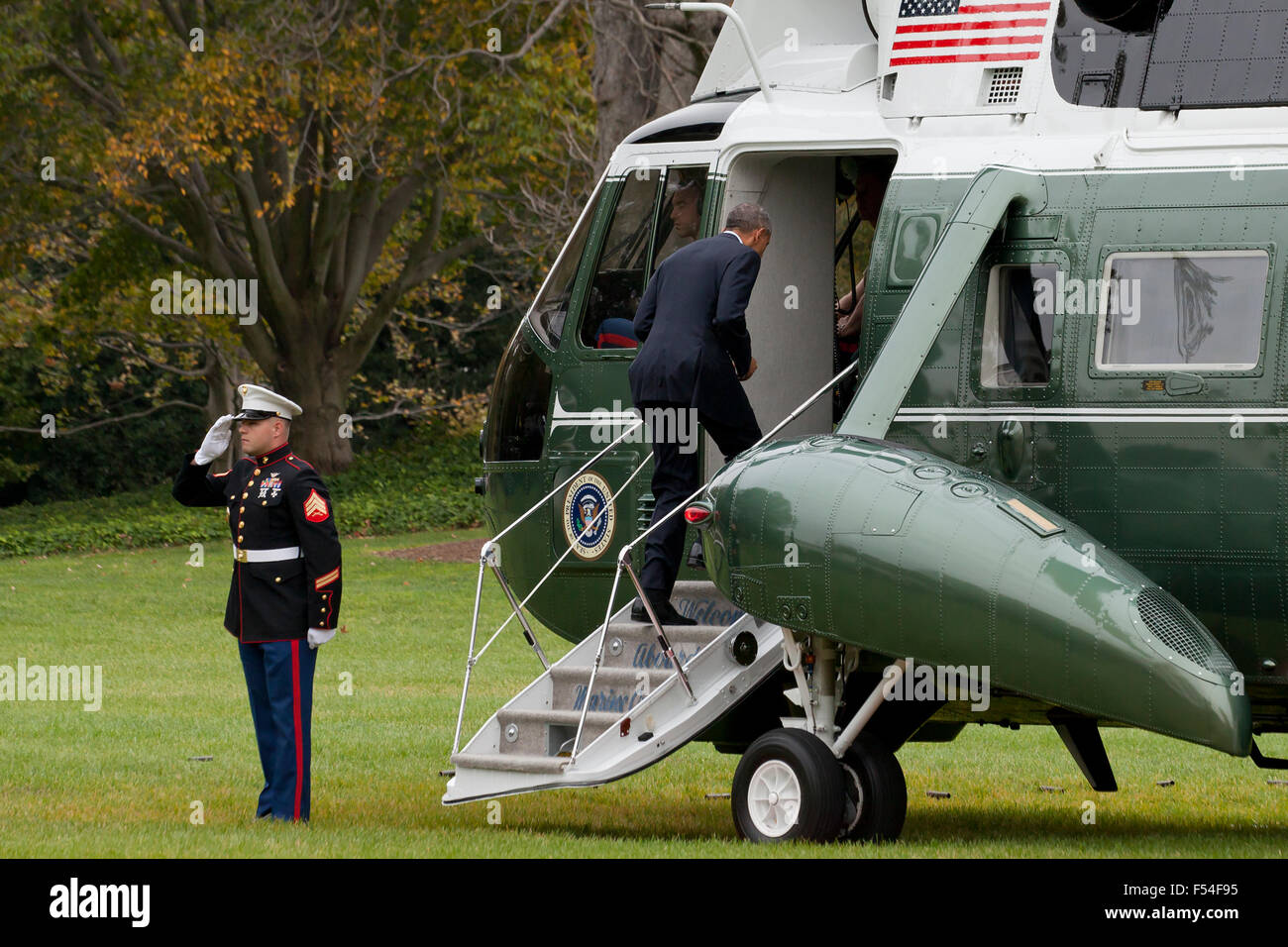 Marine One helicopter lands on White House lawn with President Obama Photo Print 