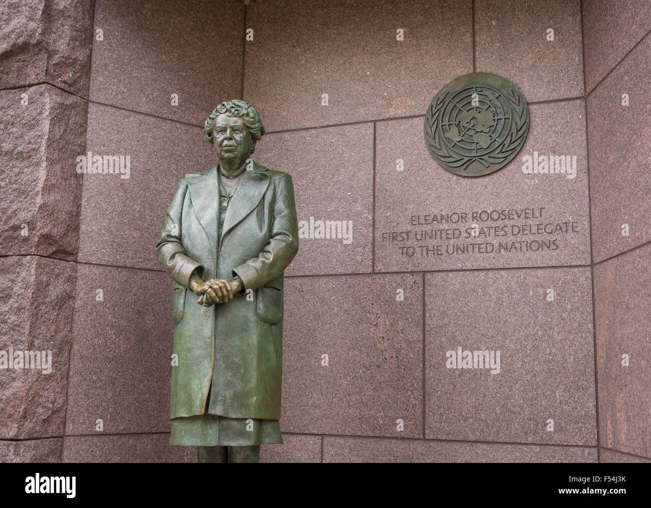 WASHINGTON, DC, USA Bronze statue of Eleanor Roosevelt and United