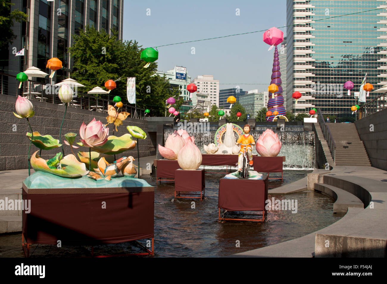 Seoul, Korea- May 22, 2015: Cheonggyecheon Stream, Seoul, South Korea on May 22, 2015 Stock Photo