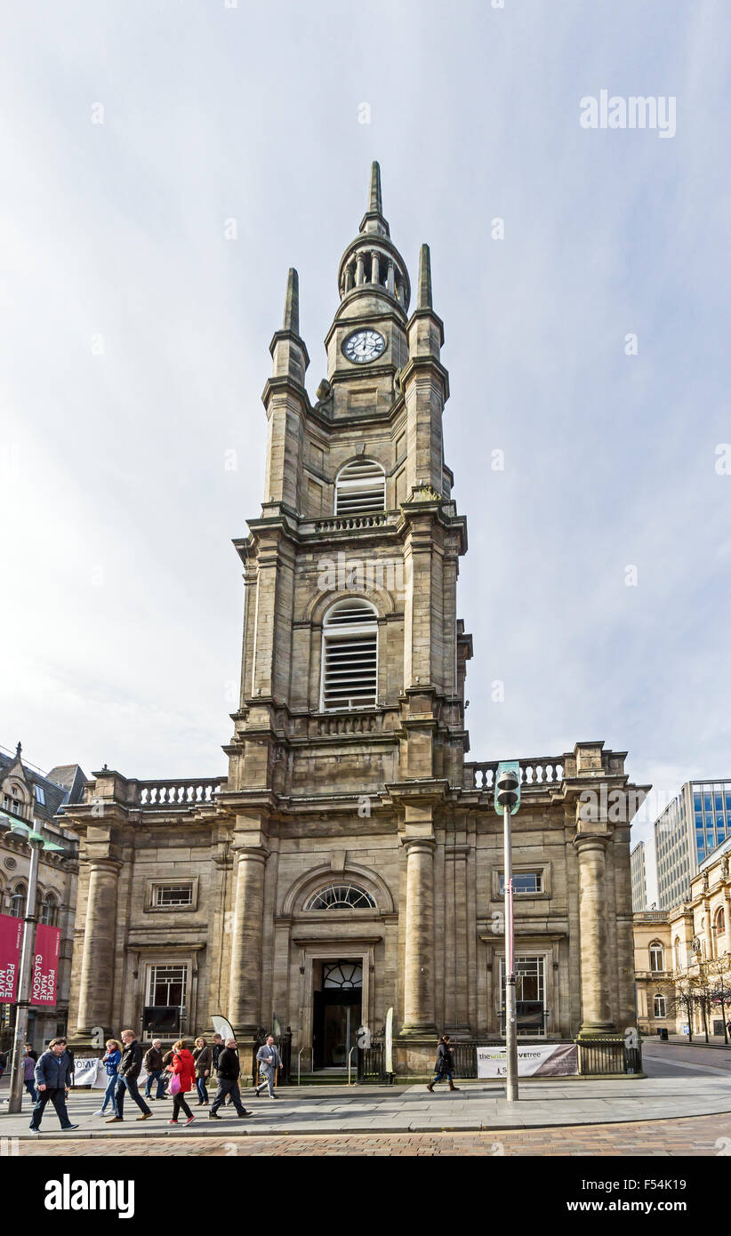 St George's Tron, Church of Scotland in Buchanan Street Glasgow Scotland with The Wild Olive Tree Café banner outside Stock Photo