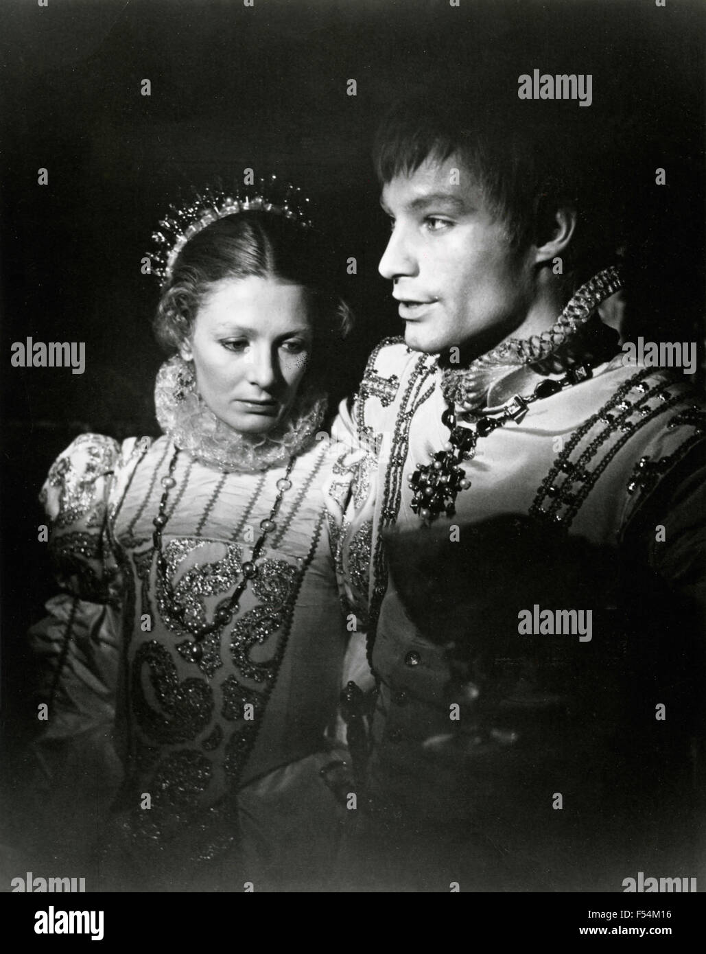Actors Vanessa Redgrave and Timothy Dalton in the movie 'Mary, Queen of Scots' Stock Photo