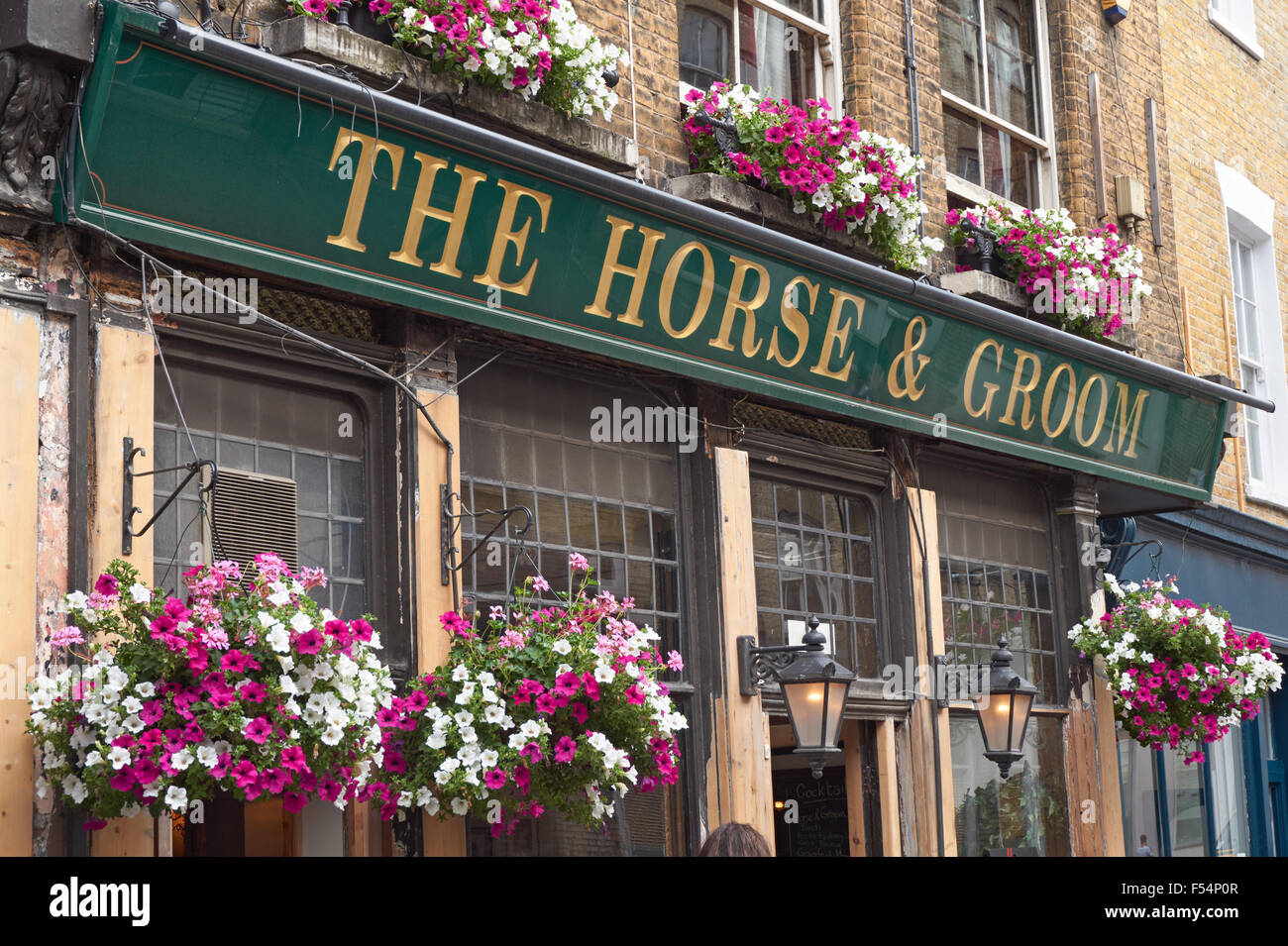 Horse and groom pub london hi-res stock photography and images - Alamy