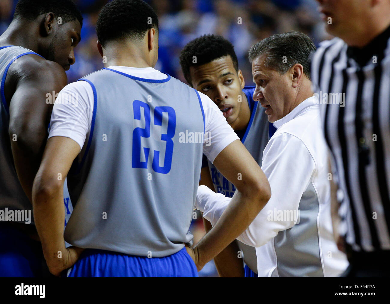Lexington, Kentucky, USA. 13th Oct, 2015. Kentucky Wildcats head coach John Calipari talked to his team in the huddle during the Blue-White game on Tuesday October 27, 2015 in Lexington, KY. Photo by Mark Cornelison | Staff © Lexington Herald-Leader/ZUMA Wire/Alamy Live News Stock Photo