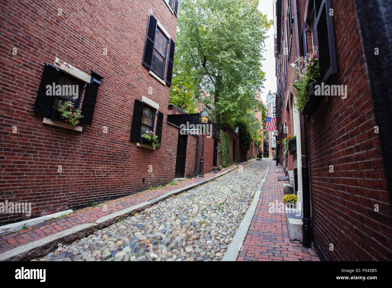 Acorn Street at night, in Beacon Hill, Boston, Massachusetts Stock Photo -  Alamy