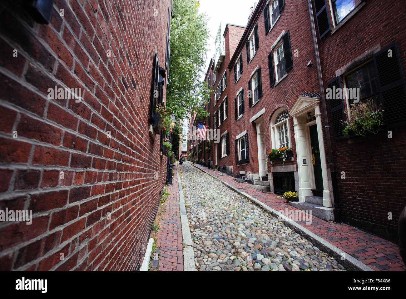 Acorn Street at night, in Beacon Hill, Boston, Massachusetts Stock Photo -  Alamy