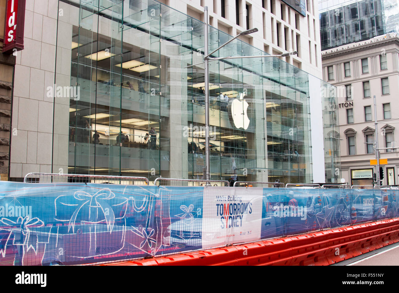 Sydney, Australia. 28th Oct, 2015. The New South Wales Government has committed to build the Sydney CBD Light Rail project along George street and road closures and bus diversions are now in place, the project is expected to be completed in 2019. Credit:  model10/Alamy Live News Stock Photo