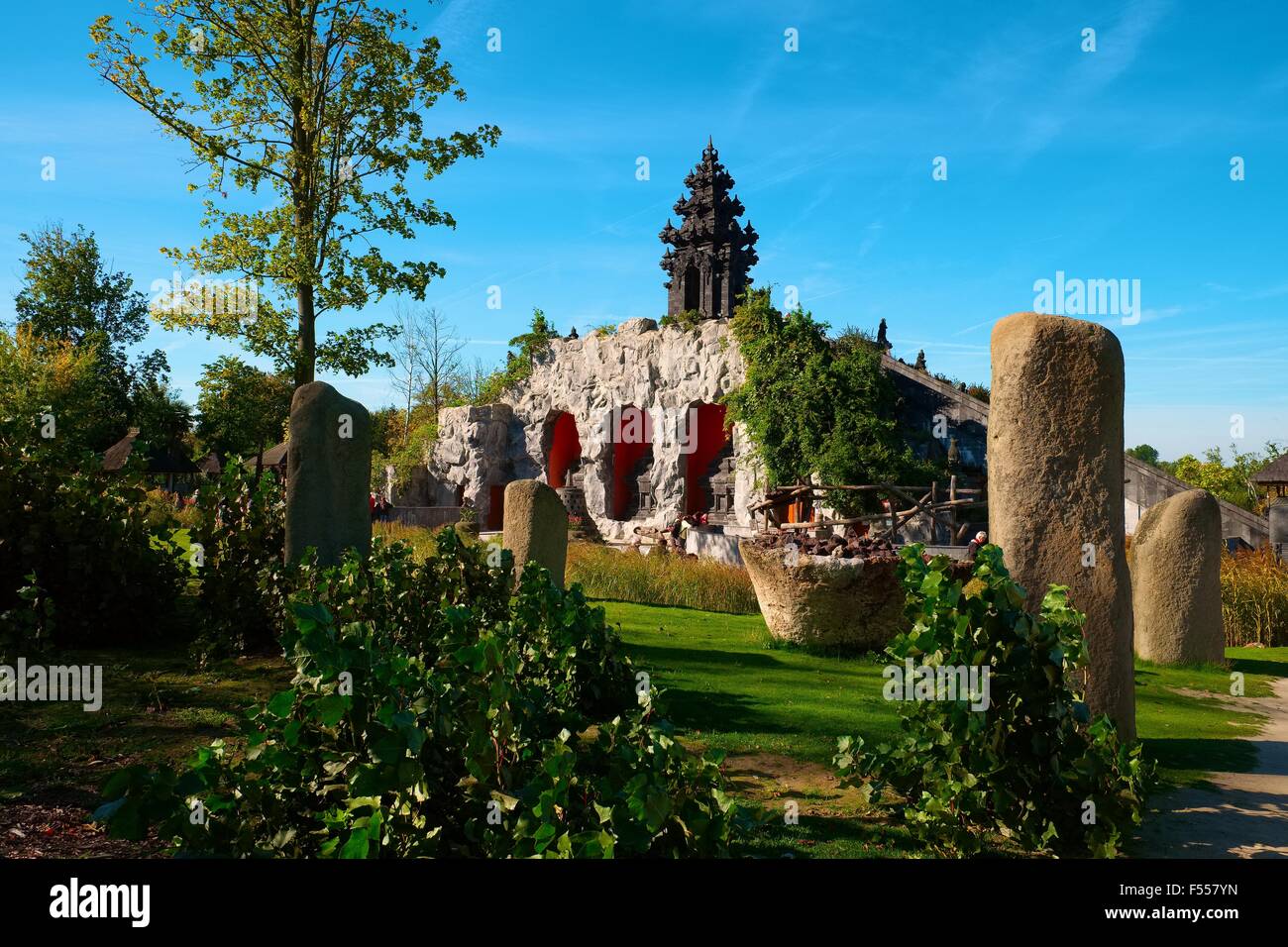 Asian temple hi-res stock photography and images - Alamy