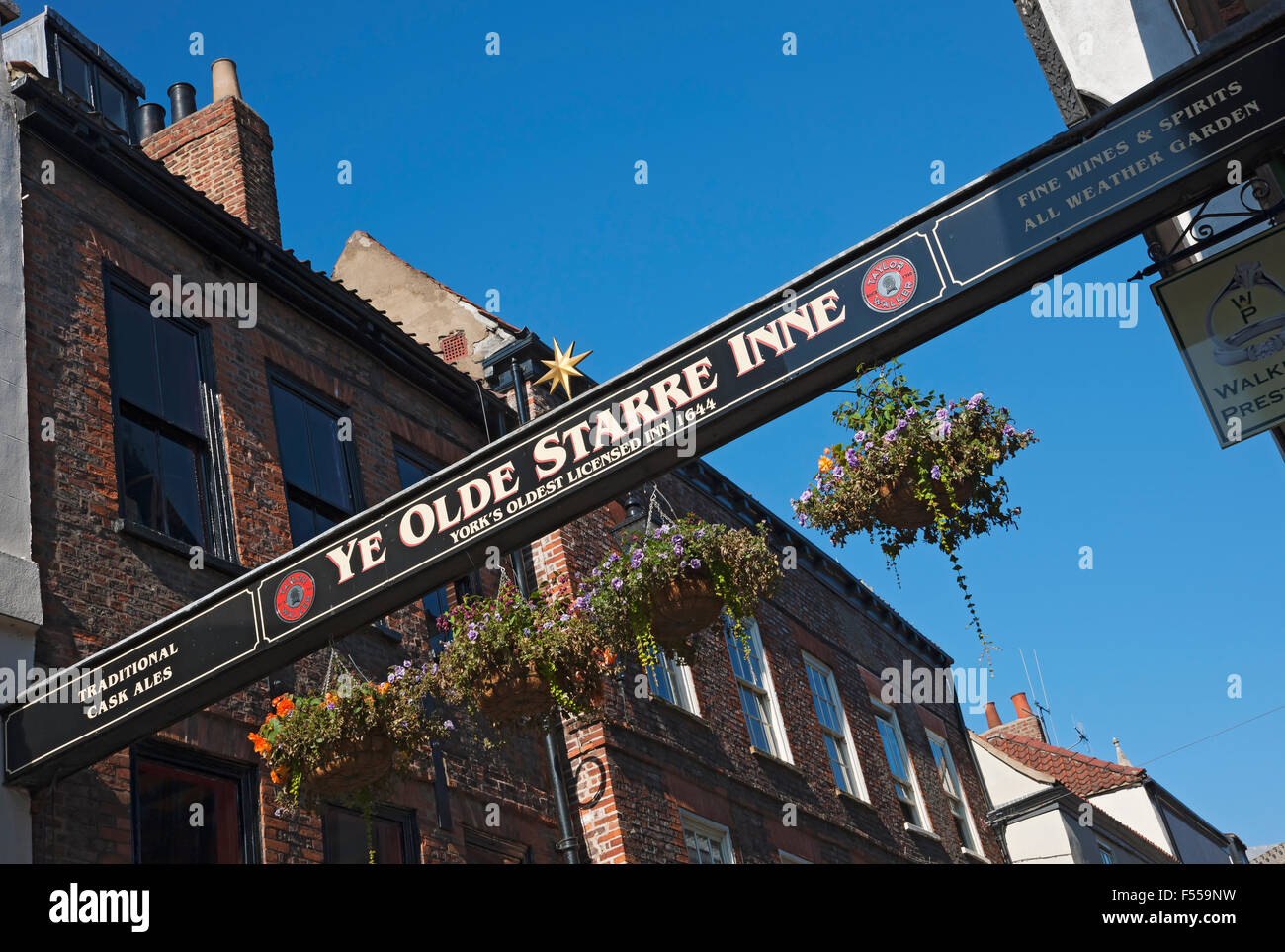 Star inn york summer hi-res stock photography and images - Alamy