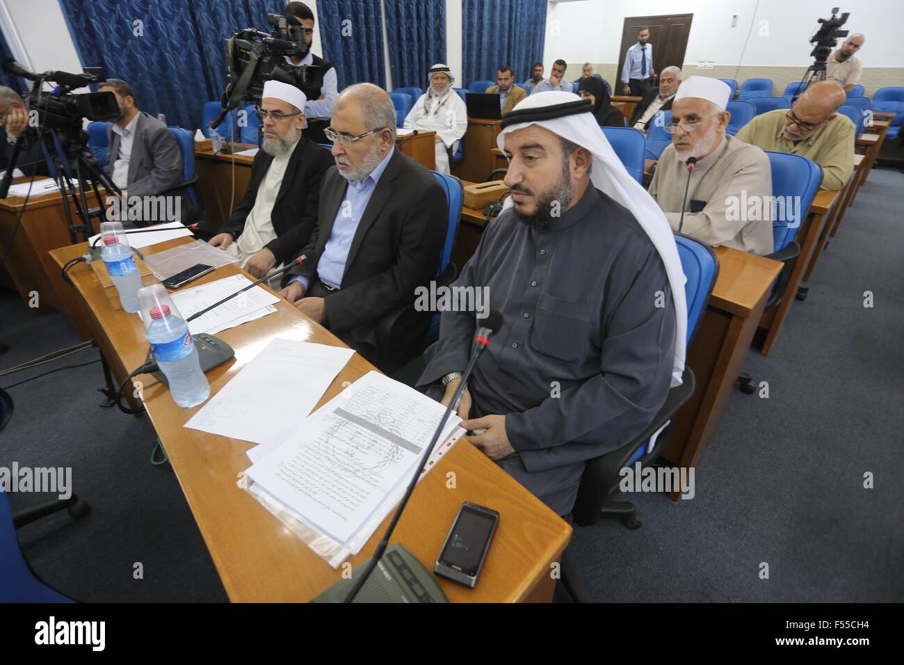 Gaza City, Gaza Strip, Palestinian Territory. 28th Oct, 2015. Members