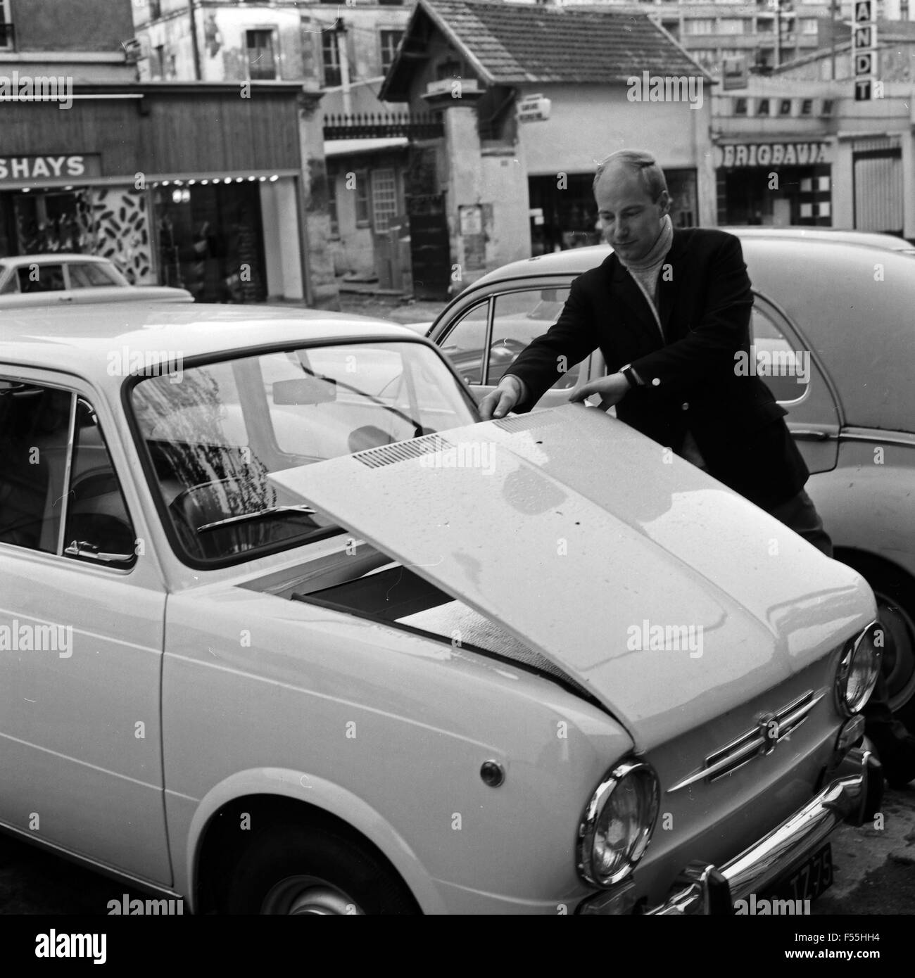 Episode 'Begegnung in Paris' aus der NWF Krimiserie 'Polizeifunk ruft', Deutschland 1968, Regie: Paul Paviot, Hermann Leitner, Szenenfoto Stock Photo
