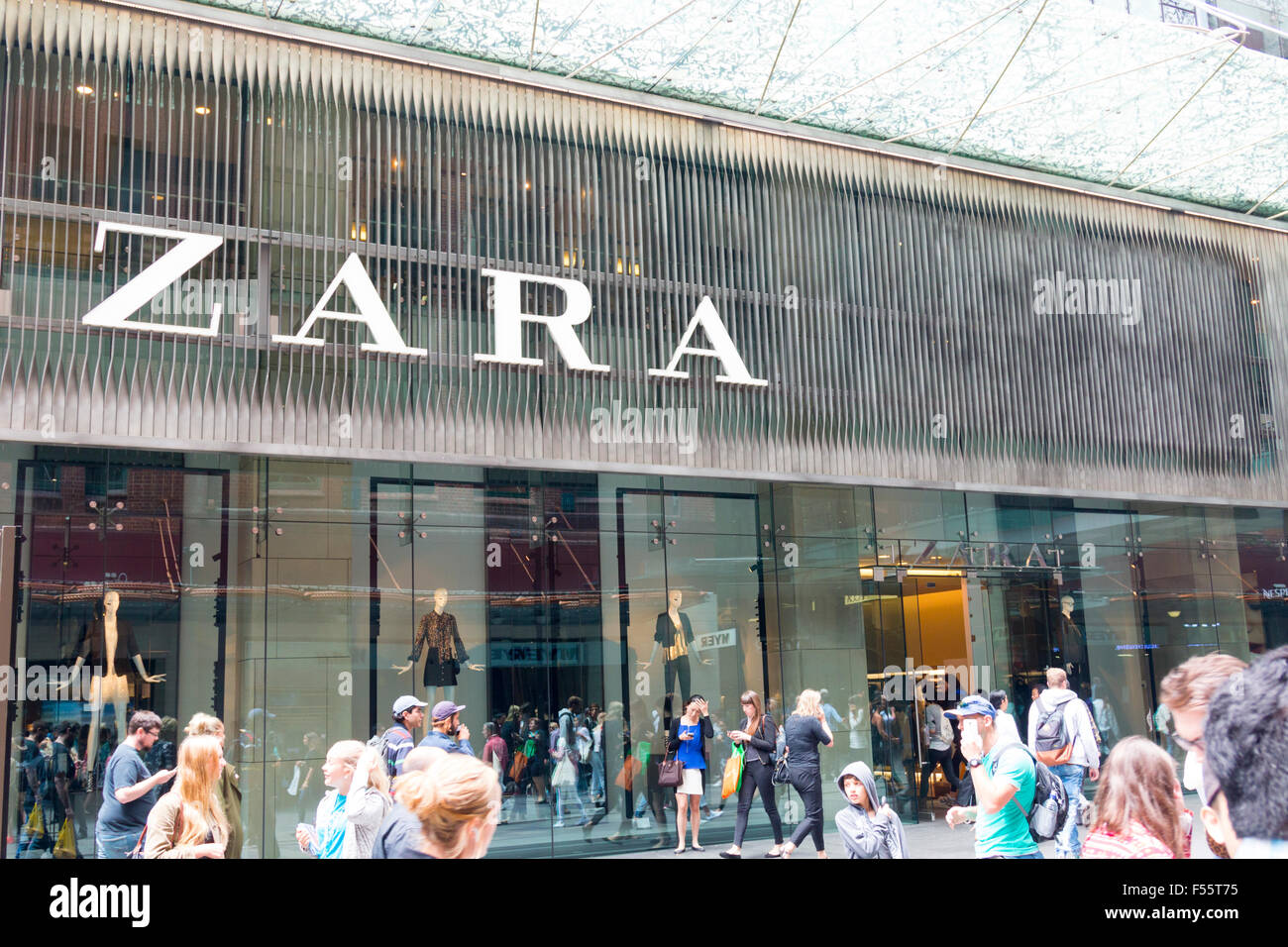 Spanish retailer Zara clothing store in Pitt Street,Sydney city  centre,Australia Stock Photo - Alamy
