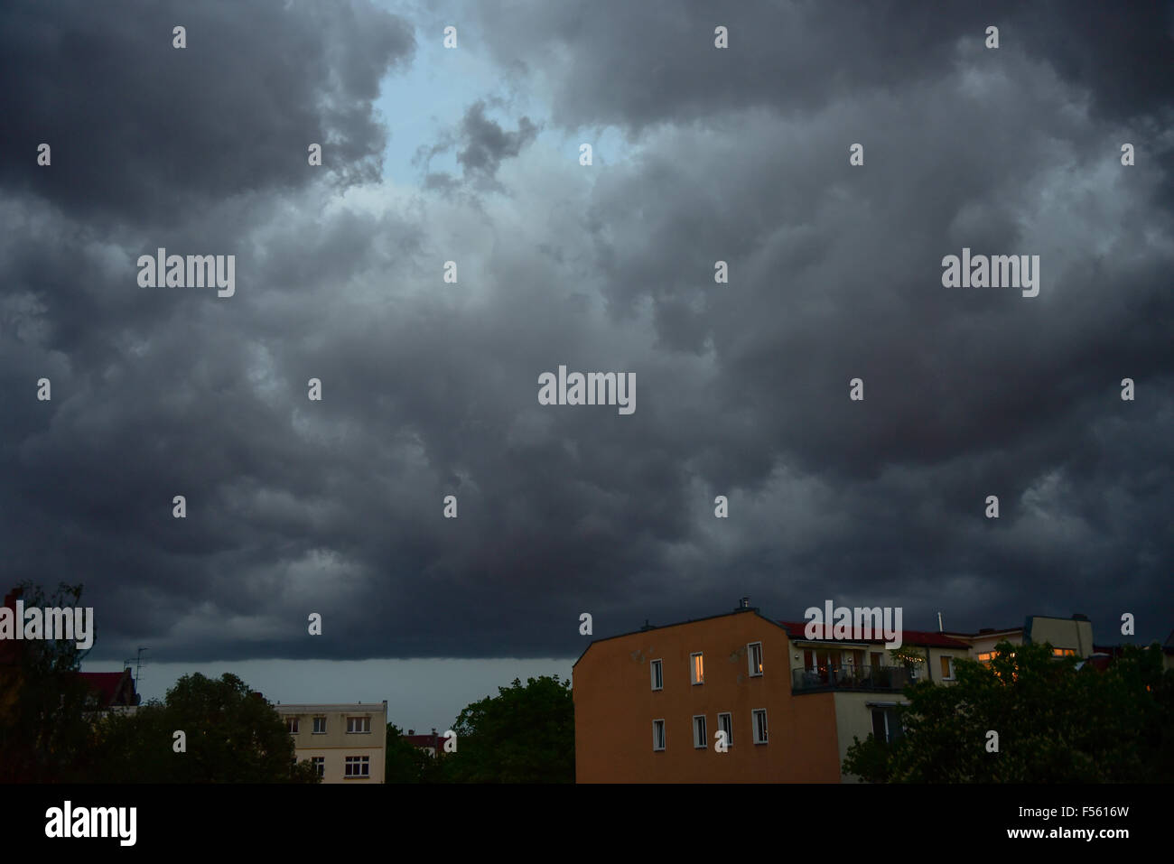 05.05.2015, Berlin, Berlin, Germany  - Storm clouds over Berlin-Prenzlauer Berg. 00Y150505D056CAROEX.JPG - NOT for SALE in G E R M A N Y, A U S T R I A, S W I T Z E R L A N D [MODEL RELEASE: NOT APPLICABLE, PROPERTY RELEASE: NO (c) caro photo agency / Teich, http://www.caro-images.pl, info@carofoto.pl - In case of using the picture for non-journalistic purposes, please contact the agency - the picture is subject to royalty!] Stock Photo