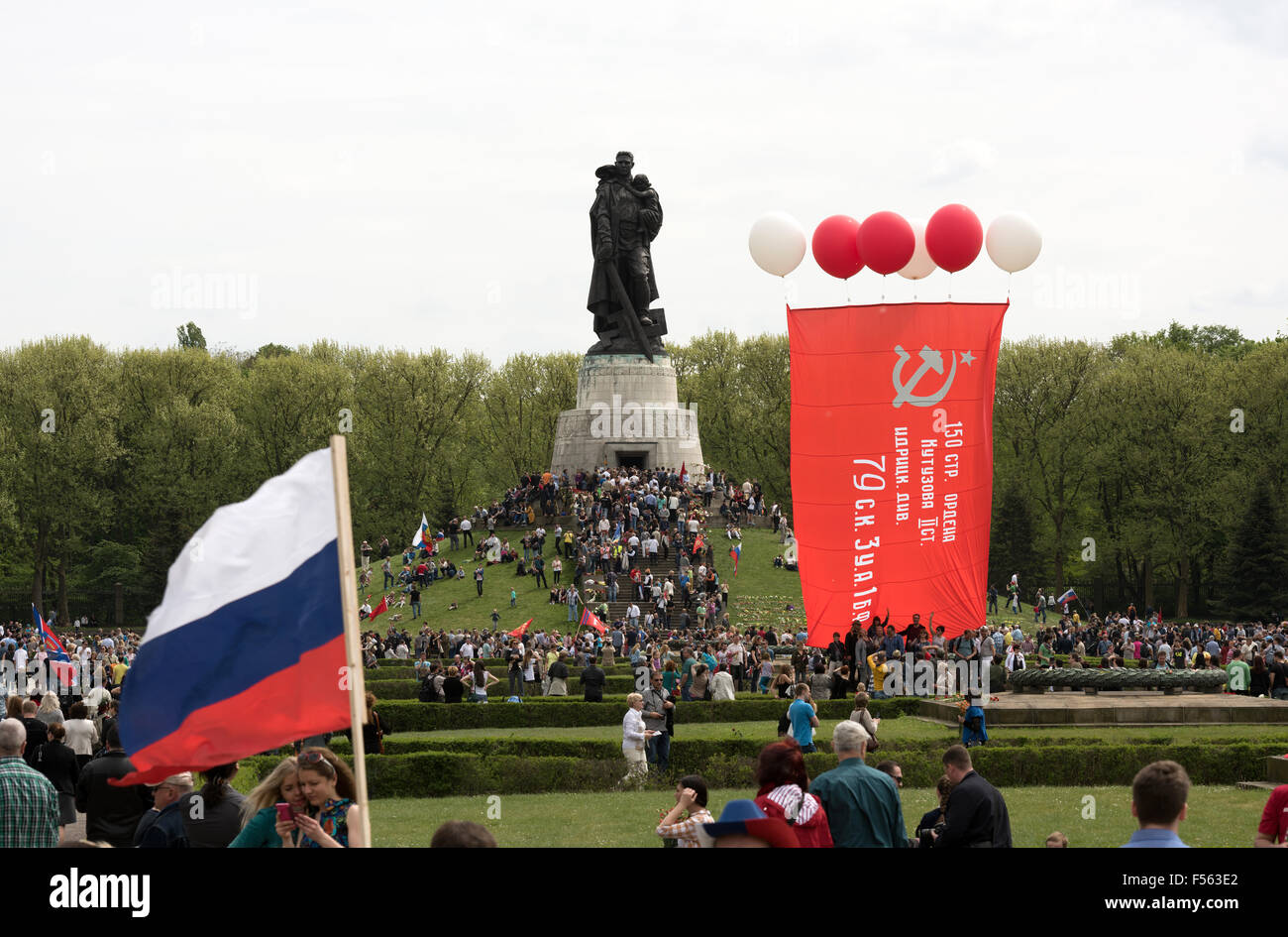 09.05.2015, Berlin, Berlin, Germany - Soviet War Memorial Treptow, the 70th anniversary of the end of World War II that 9 May is considered in Russia as Victory Day over Nazi Germany, only a few minutes the big red flag with gas-filled balloons may ascend into heaven, then is located police undecided whether balloons can rise and ended the action, the banner honoring one of the Red Army, the 1945 Reichstag conquered Division, in the background: the sculpture ‰ Û ÏThe Befreier‰ Û Ï by Yevgeny Vuchetich is 12 meters high and 70 tons in weight. EBS150509D517CAROEX.JPG - NOT for SALE in G E R M A  Stock Photo