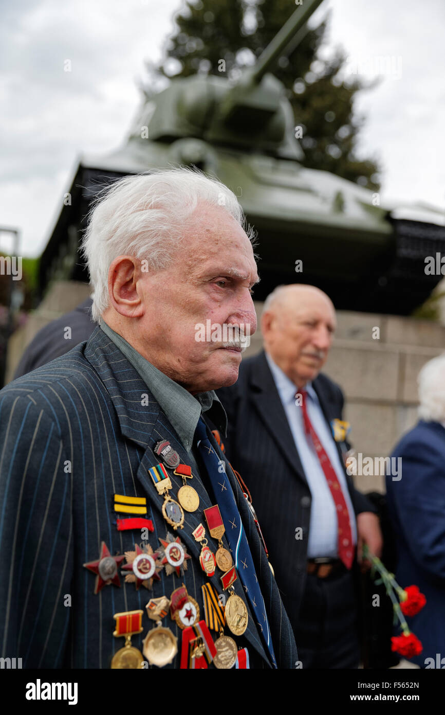 08.05.2015, Berlin, Berlin, Germany - Soviet War Memorial in the Tiergarten on the day of liberation. Red Army veterans from the modern Ukraine to honor their fallen comrades. In view of today 93-year-old former Red Army soldier David Buschmann with medals and awards on his lapel before the Memorial. EJH150506D028CAROEX.JPG - NOT for SALE in G E R M A N Y, A U S T R I A, S W I T Z E R L A N D [MODEL RELEASE: NO, PROPERTY RELEASE: NO (c) caro photo agency / Heinrich, http://www.caro-images.pl, info@carofoto.pl - In case of using the picture for non-journalistic purposes, please contact the agen Stock Photo