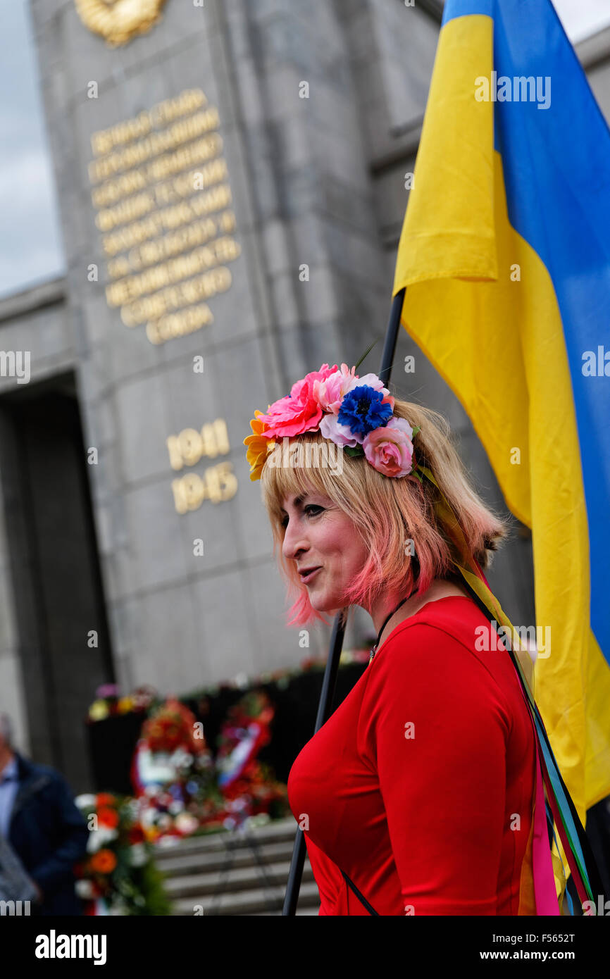08.05.2015, Berlin, Berlin, Germany - Soviet War Memorial in the Tiergarten on the day of liberation. The picture shows a Ukrainian with festive decorations in their hair and national flag at the memorial. EJH150506D031CAROEX.JPG - NOT for SALE in G E R M A N Y, A U S T R I A, S W I T Z E R L A N D [MODEL RELEASE: NO, PROPERTY RELEASE: NO (c) caro photo agency / Heinrich, http://www.caro-images.pl, info@carofoto.pl - In case of using the picture for non-journalistic purposes, please contact the agency - the picture is subject to royalty!] Stock Photo
