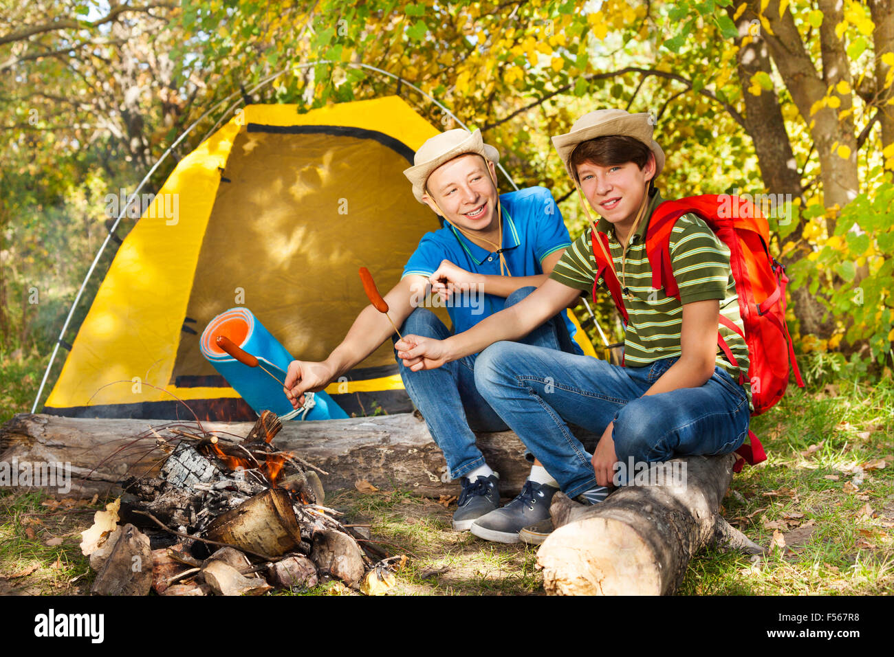 Teen boys outside hi-res stock photography and images - Alamy