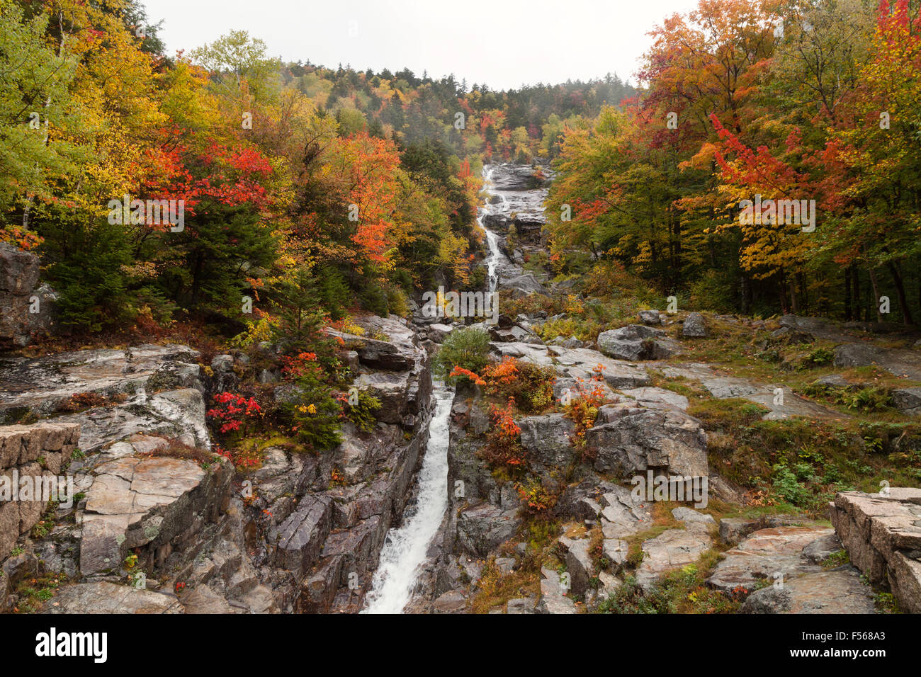 Silver Cascade Falls in autumn, a waterfall in Crawford Notch state ...