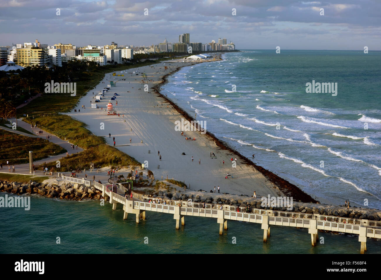 South pointe park pier hi-res stock photography and images - Alamy