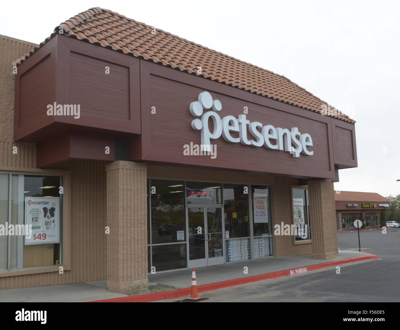 Usa. 28th Oct 2015. BUSINESS Petsense is a new pet store at