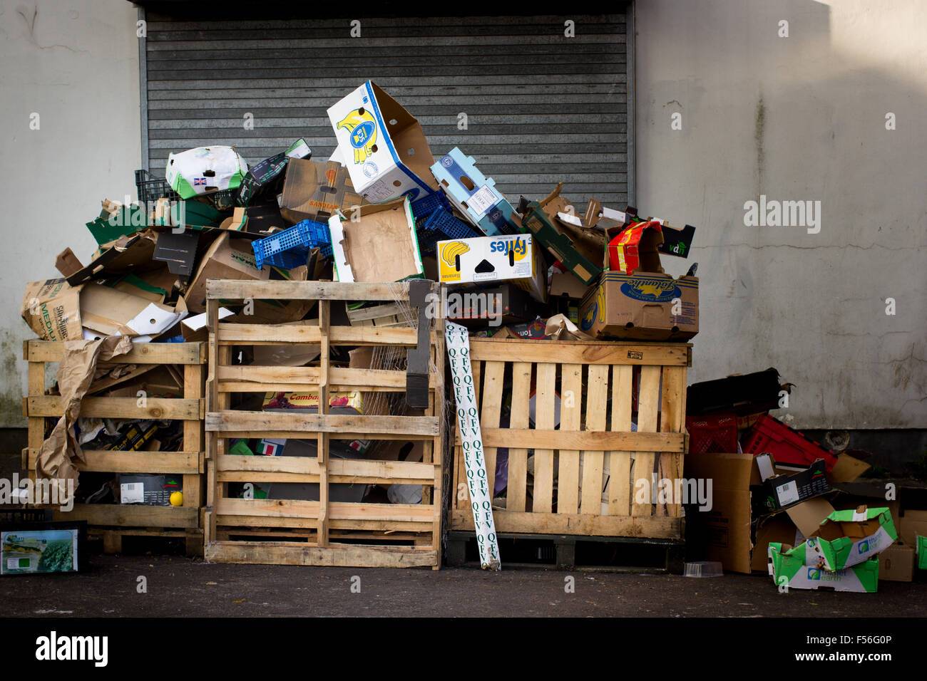 Rubbish on street hi-res stock photography and images - Alamy