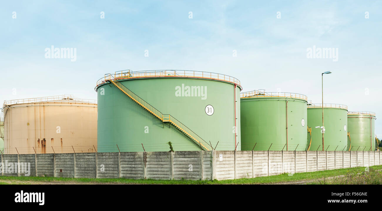 Industrial Storage Tanks. Oil tanks in line Stock Photo Alamy