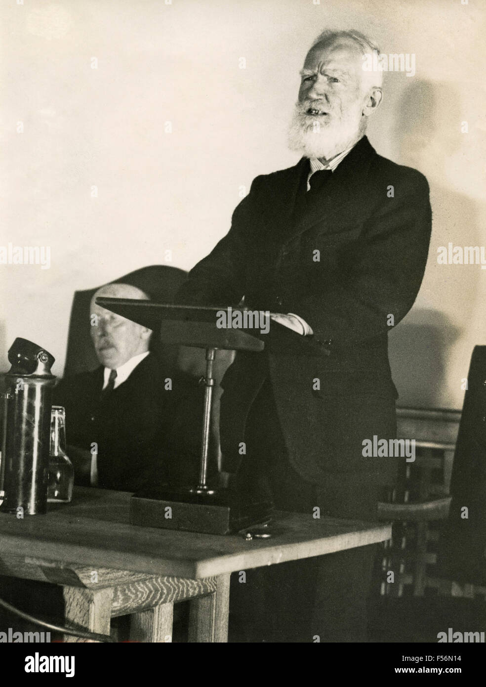 The Irish playwright George Bernard Shaw speaks to the British Academy, London, UK Stock Photo