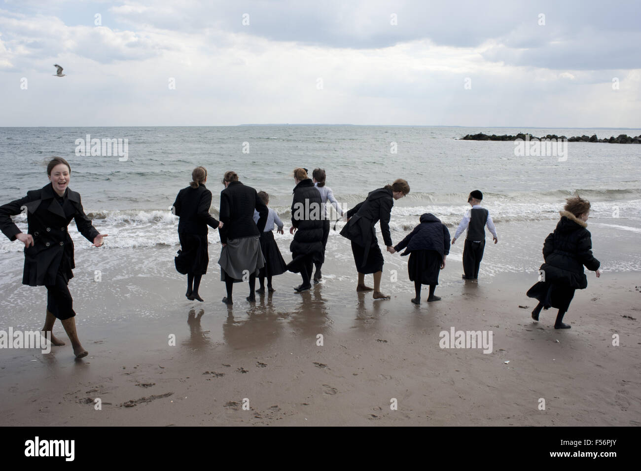 Hasidic girls hi-res stock photography and images - Alamy