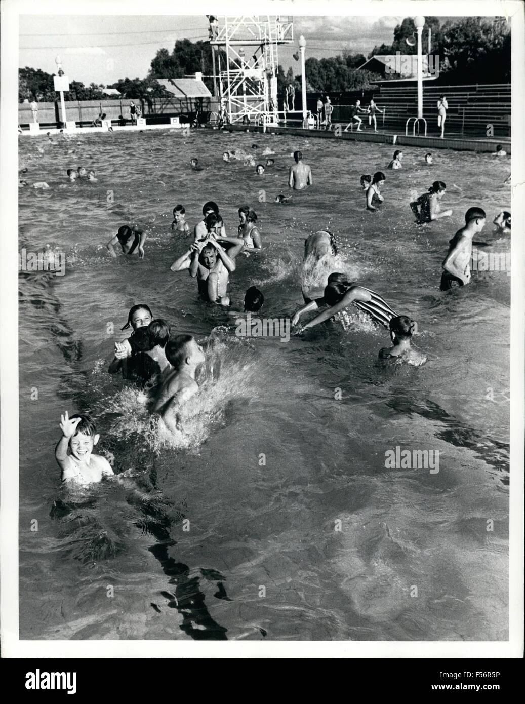 Olympic swimming pool sydney hi-res stock photography and images - Alamy