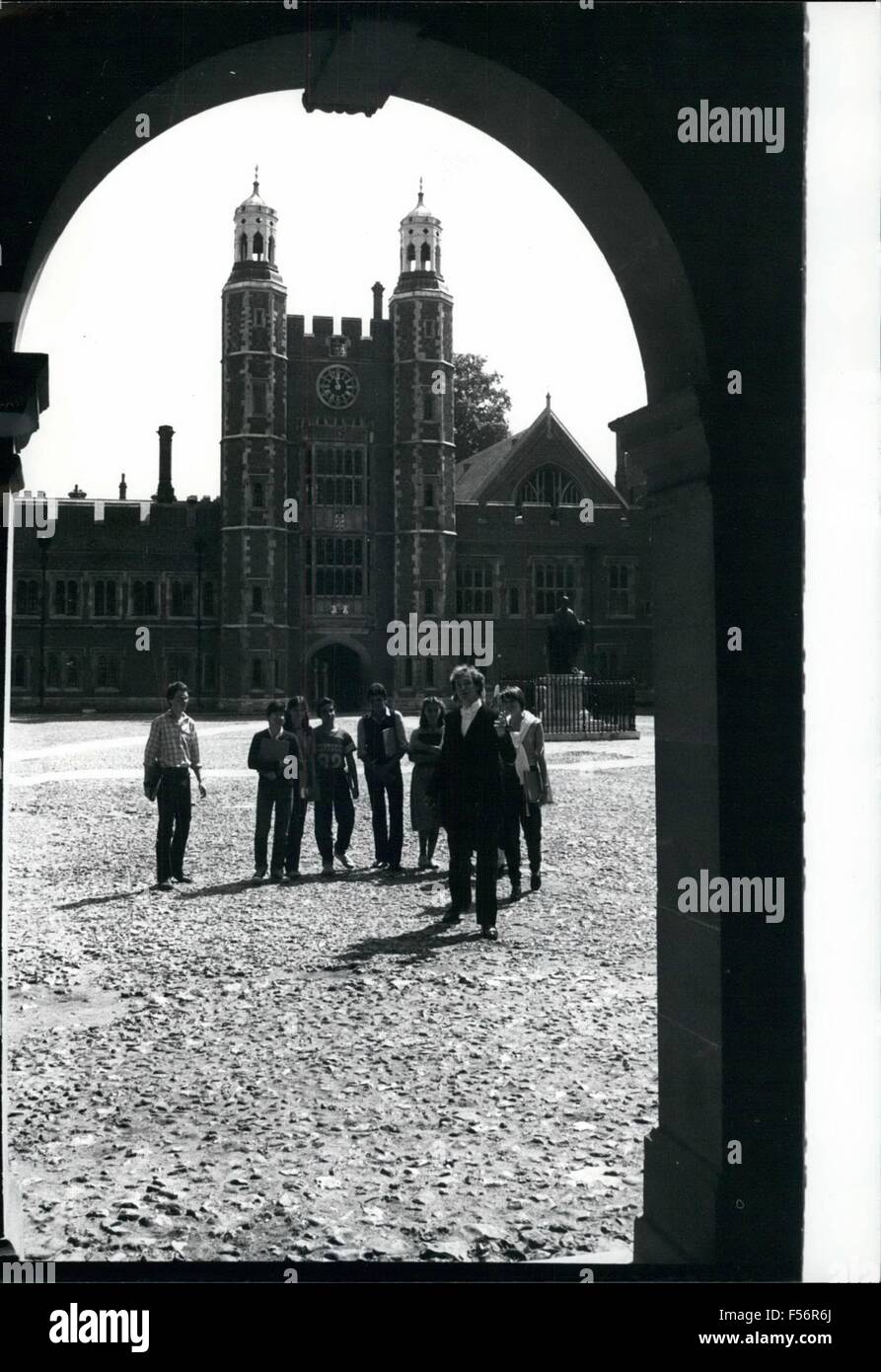 1962 - Foreigners take over eton: Most people would like to be able to say that they studied at Eton, probably the most famous school in the world numbering twenty Prime Ministers and famous writers such as Shelley, Fielding, Huxley and Orwell amongst its ex-pupils. Now the College is opening its gates for summer holiday courses which will give many people a chance to fulfill their wish, even if it is only for a week or fortnight. More than 200 foreign students, aged 13 to 24, are living for three holiday weeks in the College's studying English and enjoying sports facilities supervised by Eton Stock Photo