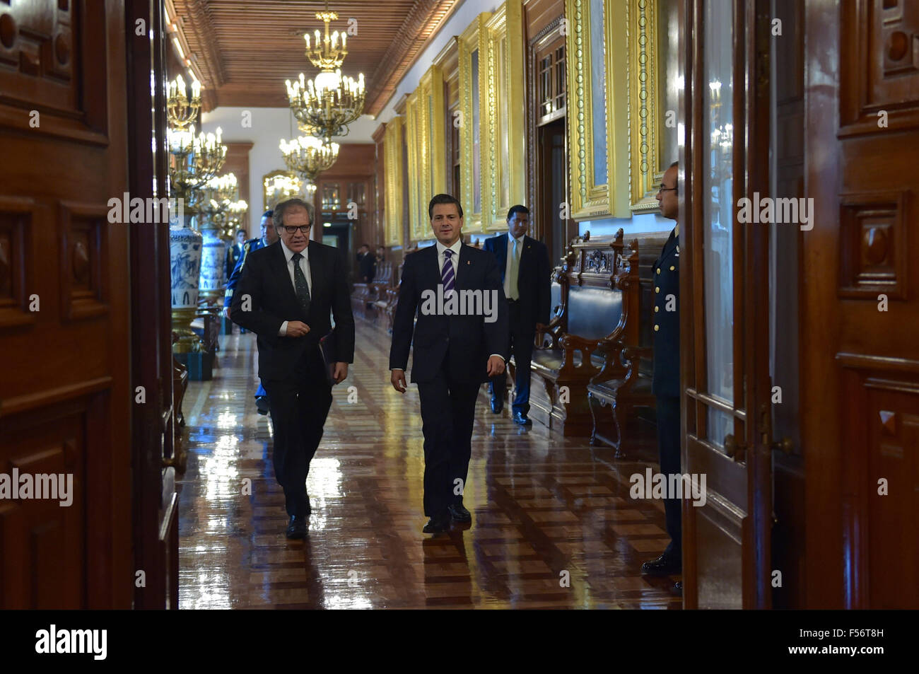 Mexico City, Mexico. 28th Oct, 2015. Image provided by Mexico's Presidency shows Mexican President Enrique Pena Nieto (R) receiving Luis Almagro (L), Secretary General of the Organization of American States (OAS), before their meeting at National Palace in Mexico City, capital of Mexico, Oct. 28, 2015. © Mexico's Presidency/Xinhua/Alamy Live News Stock Photo