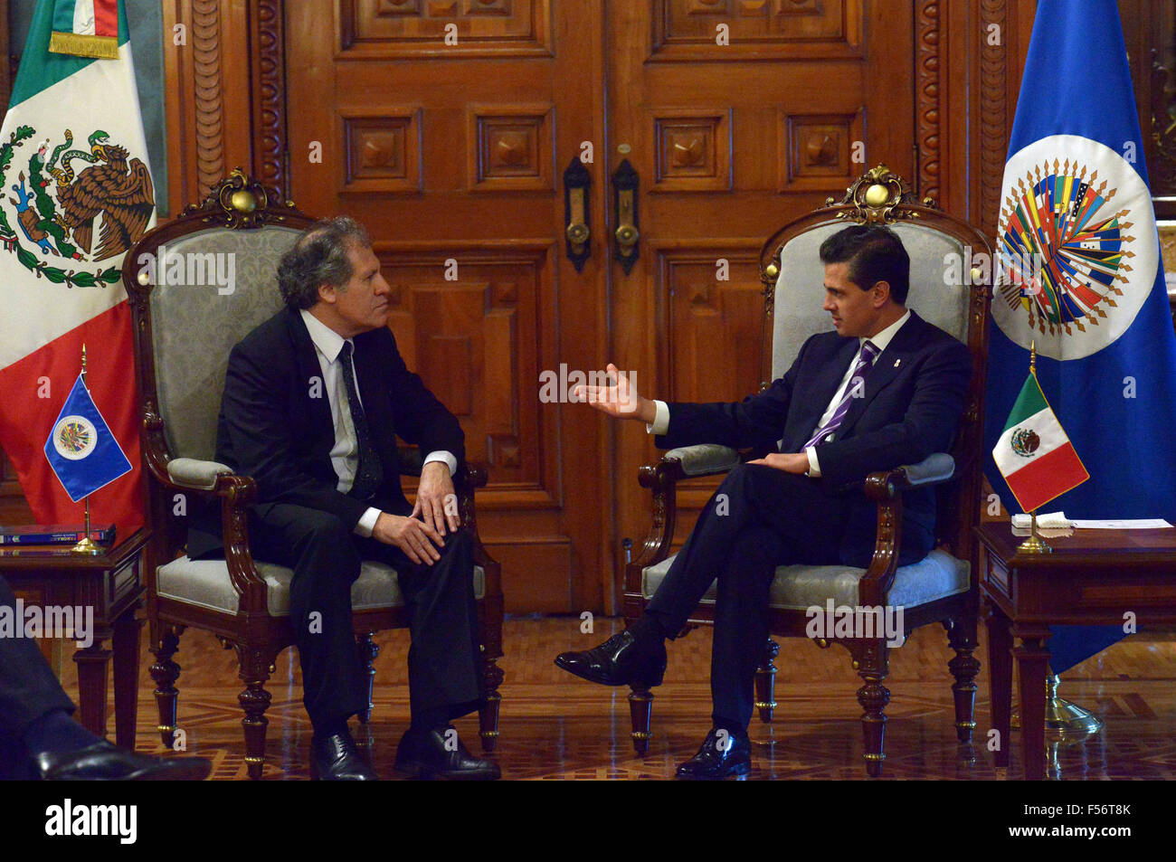 Mexico City, Mexico. 28th Oct, 2015. Image provided by Mexico's Presidency shows Mexican President Enrique Pena Nieto (R) meeting with Luis Almagro (L), Secretary General of the Organization of American States (OAS), at National Palace in Mexico City, capital of Mexico, Oct. 28, 2015. © Mexico's Presidency/Xinhua/Alamy Live News Stock Photo