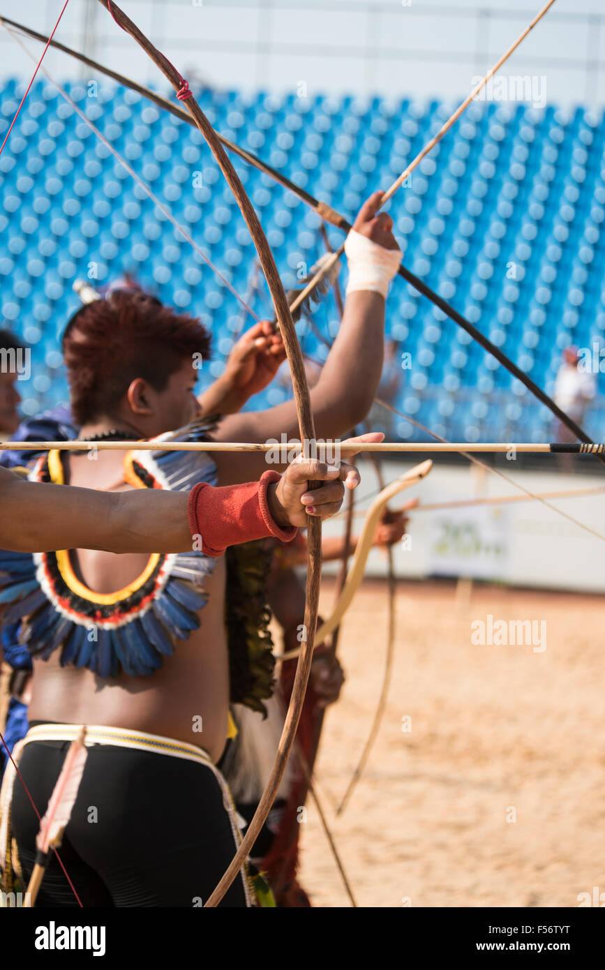 Palmas, Brtazil. 28th Oct, 2015. Archers practice at the International Indigenous Games, in the city of Palmas, Tocantins State, Brazil. Credit:  Sue Cunningham Photographic/Alamy Live News Stock Photo