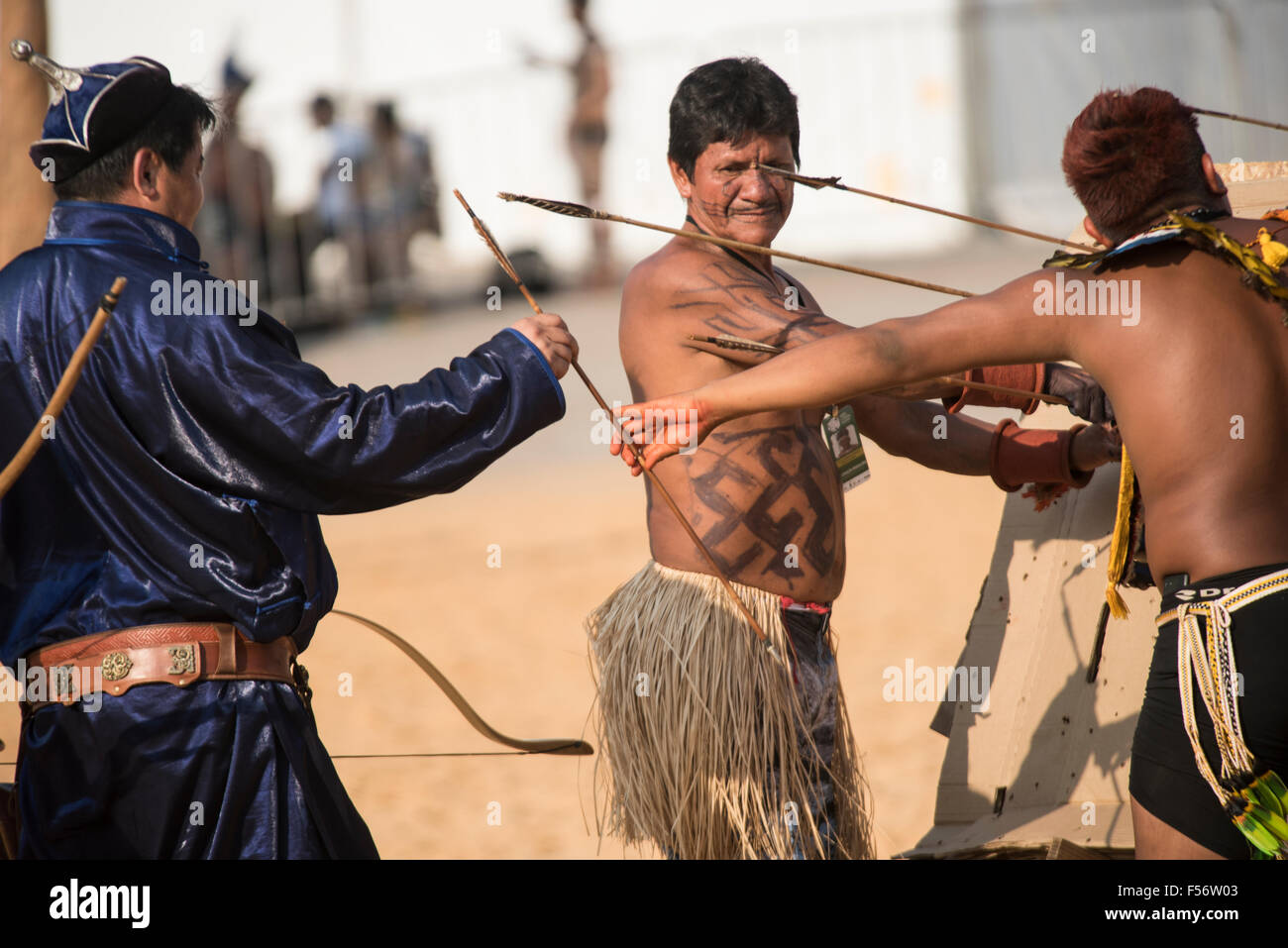 Palmas, Brtazil. 28th Oct, 2015. Brazilian and Mongolian archers exchange arrows during practice at the International Indigenous Games, in the city of Palmas, Tocantins State, Brazil. Credit:  Sue Cunningham Photographic/Alamy Live News Stock Photo