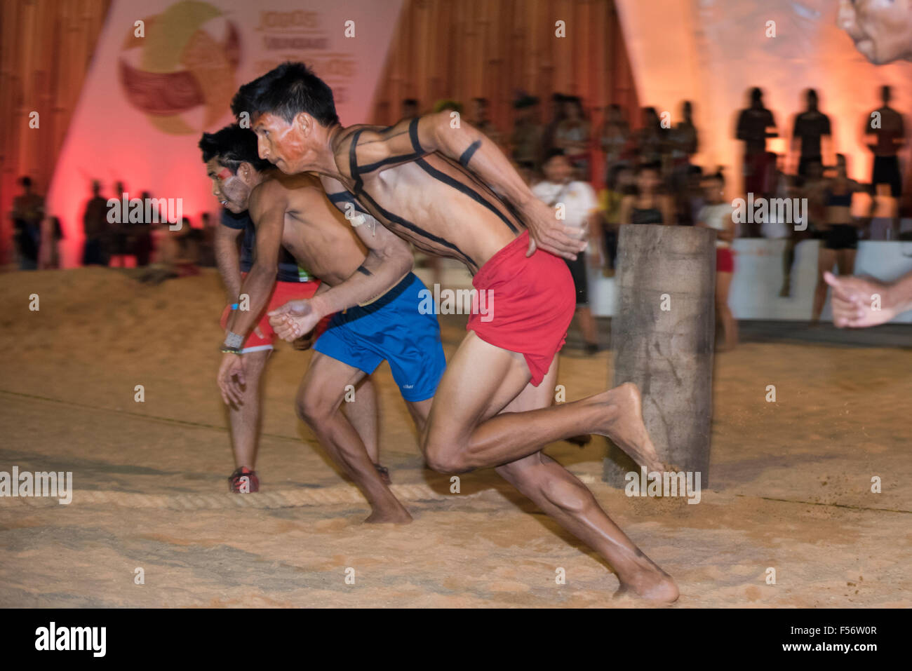 Palmas, Brtazil. 28th Oct, 2015. Contestants make a flying start in the 100 metres second round at the International Indigenous Games, in the city of Palmas, Tocantins State, Brazil. Credit:  Sue Cunningham Photographic/Alamy Live News Stock Photo