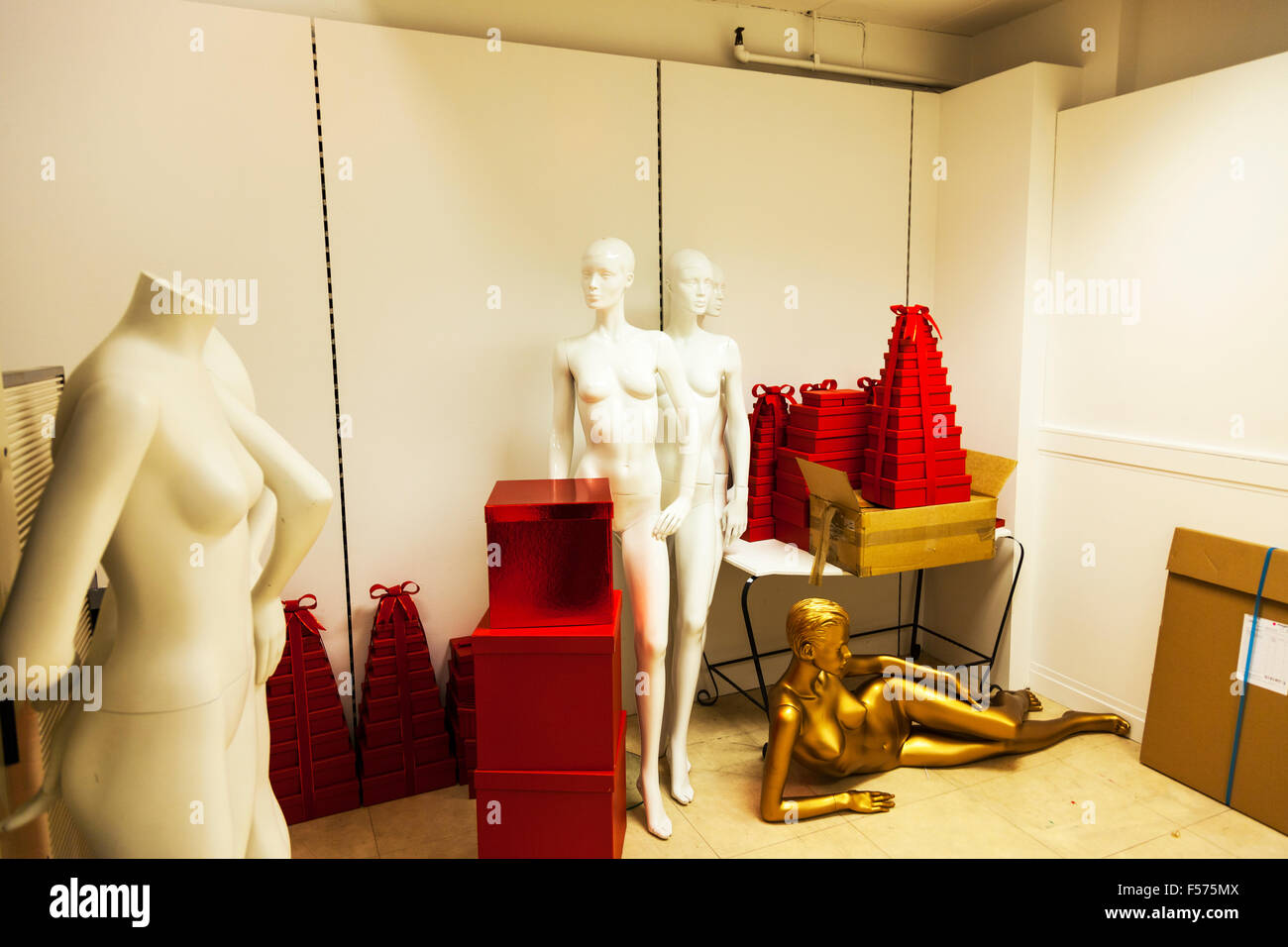 Shop dummies manikins dummy naked female females store undressed Stock  Photo - Alamy