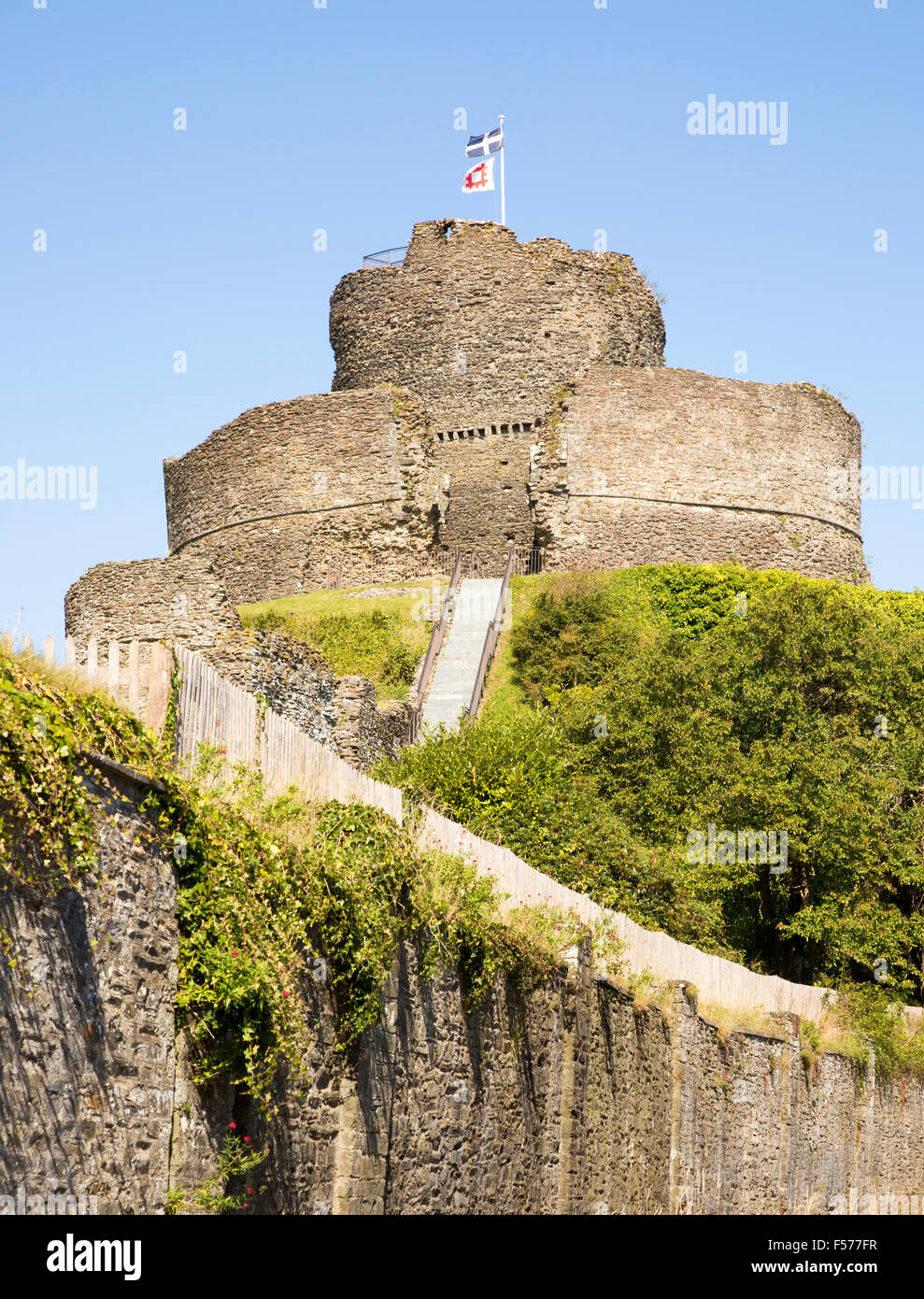 Cornish and English Heritage flags over the castle, Launceston