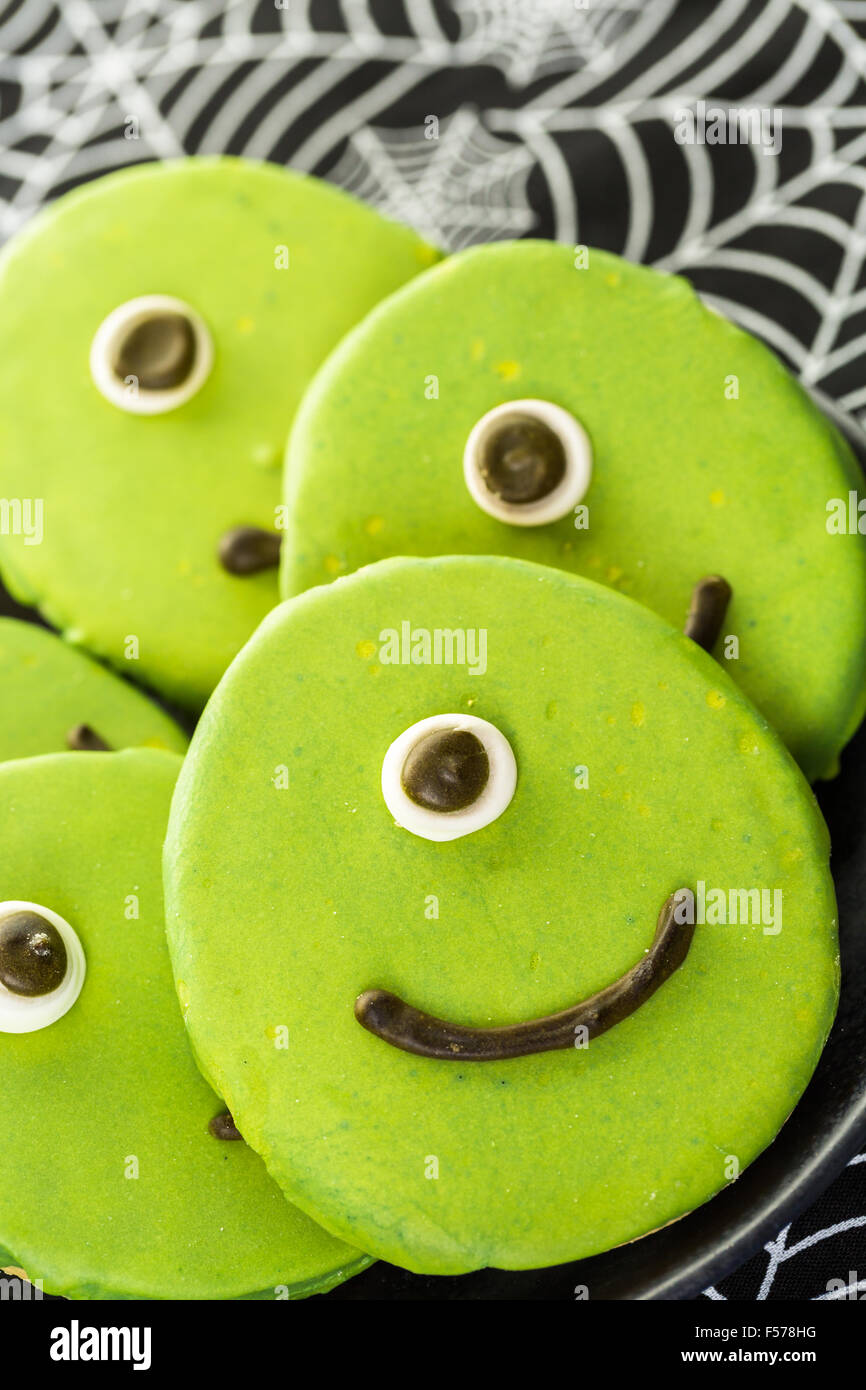 Alien cookies with green icing prepared as Halloween treats Stock Photo ...