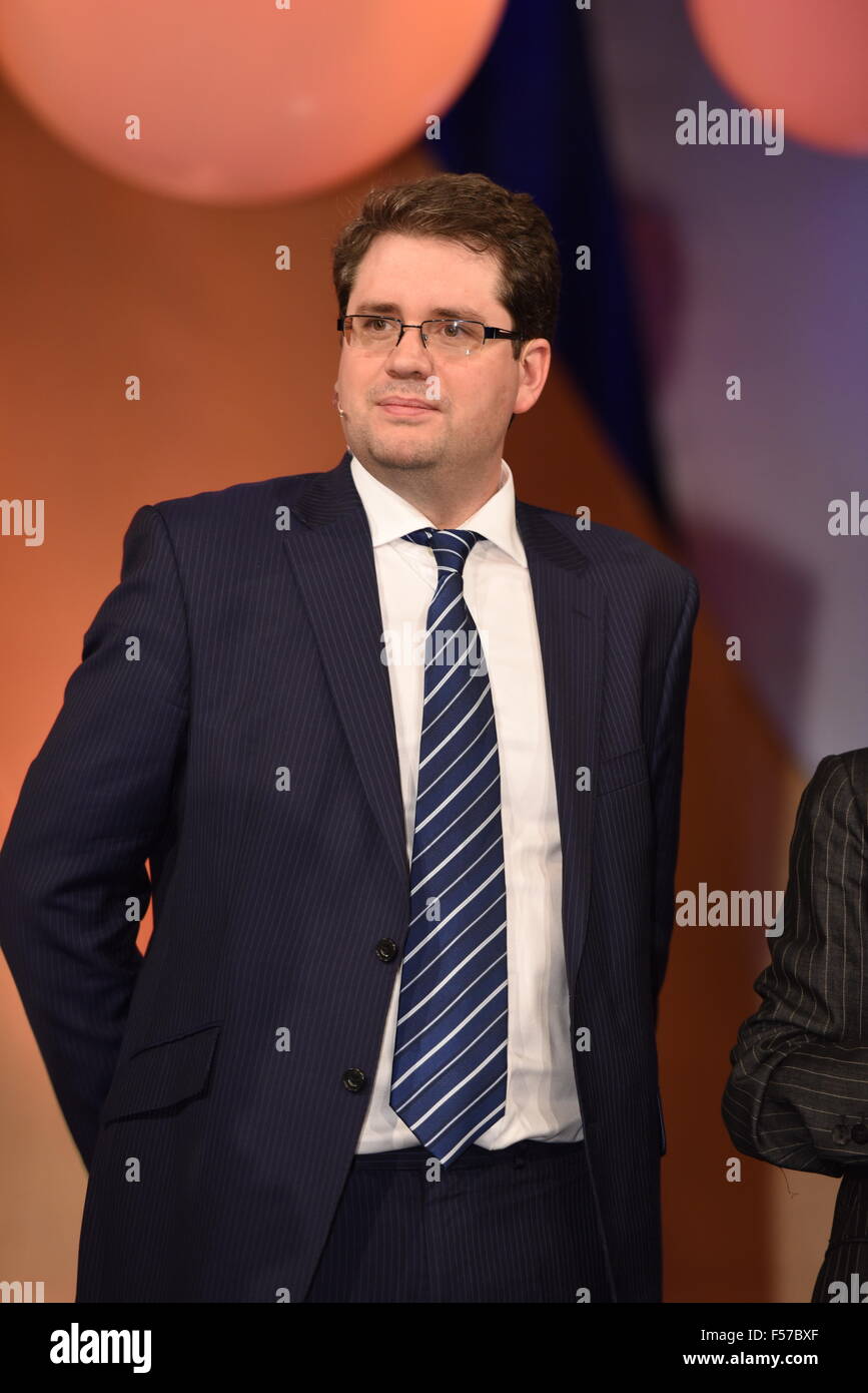 Cologne, Germany. 28th Oct, 2015. Award winner, British journalist Eliot Higgins, poses during the Hanns Joachim Friedrichs Award ceremony in Cologne, Germany, 28 October 2015. Photo: HORST GALUSCHKA - NO WIRE SERVICE -/dpa/Alamy Live News Stock Photo